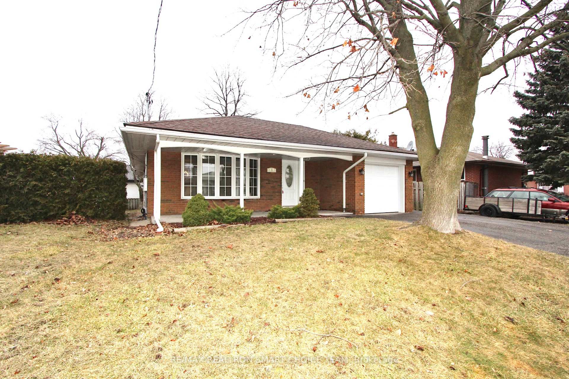 Front of Unit Main, 929 Crocus Crescent