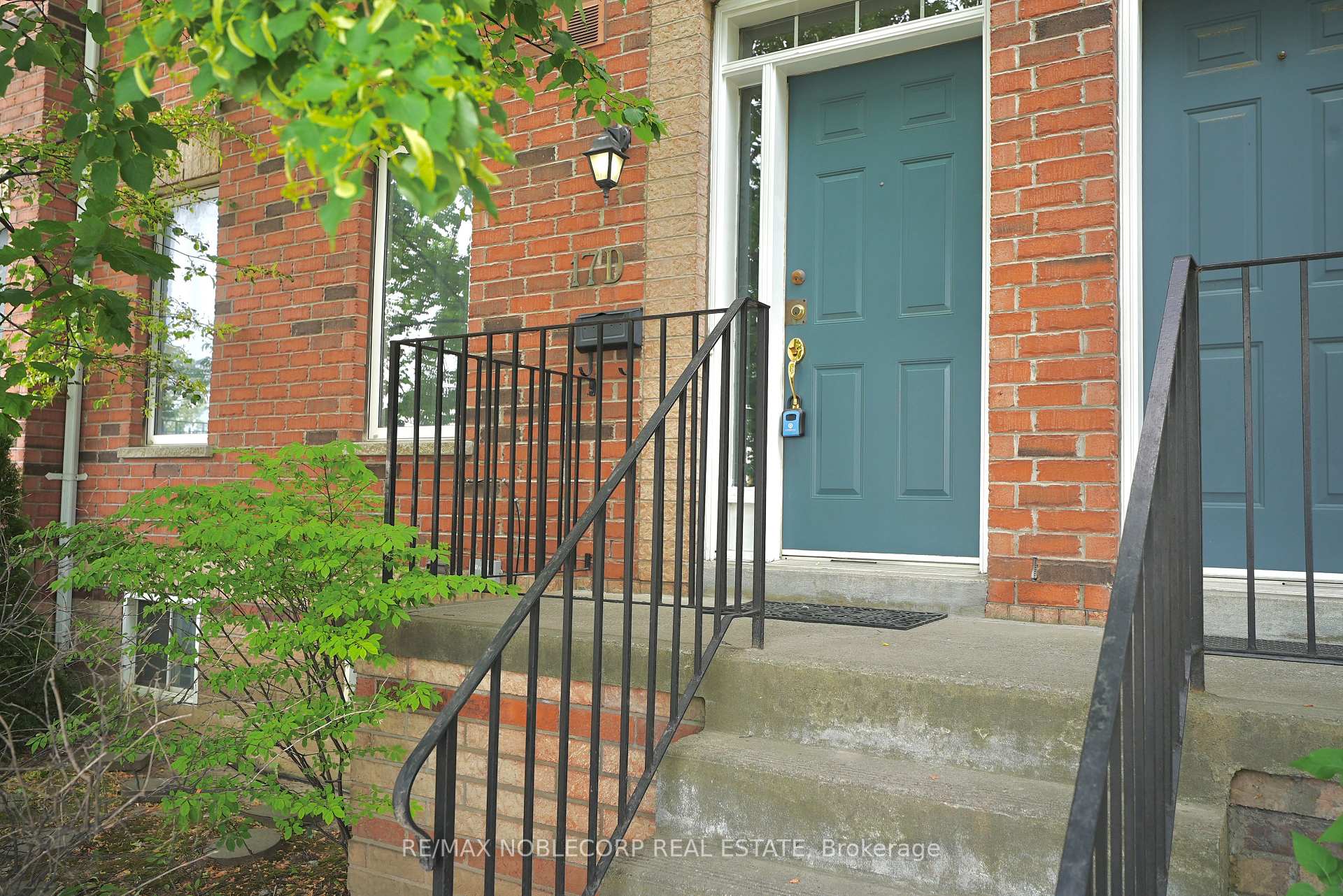 Photo 2 of D-17 Overlea Boulevard, Toronto, Thorncliffe Park — HOMEH