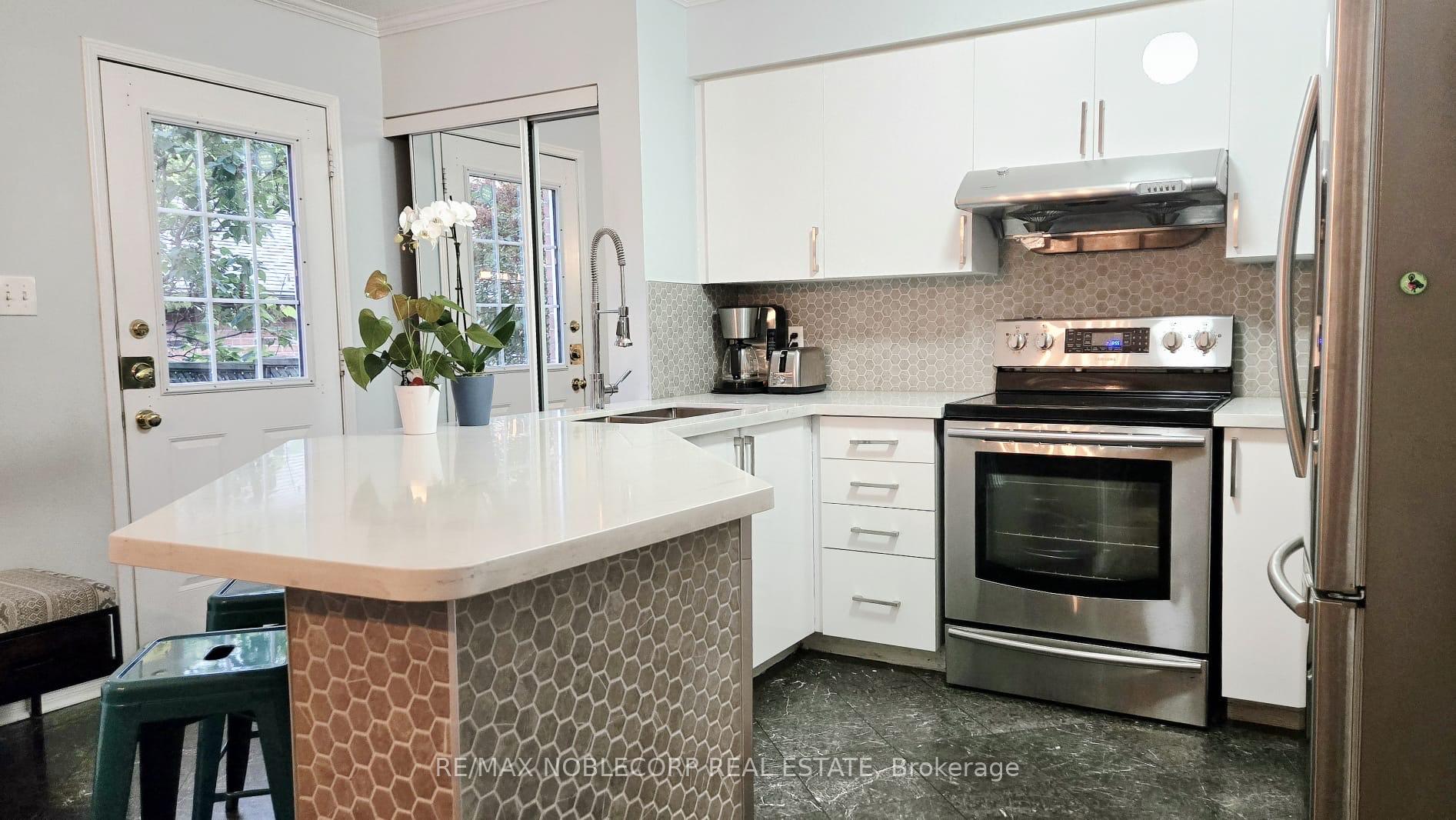 Photo 10 of D-17 Overlea Boulevard, Toronto, Thorncliffe Park — HOMEH
