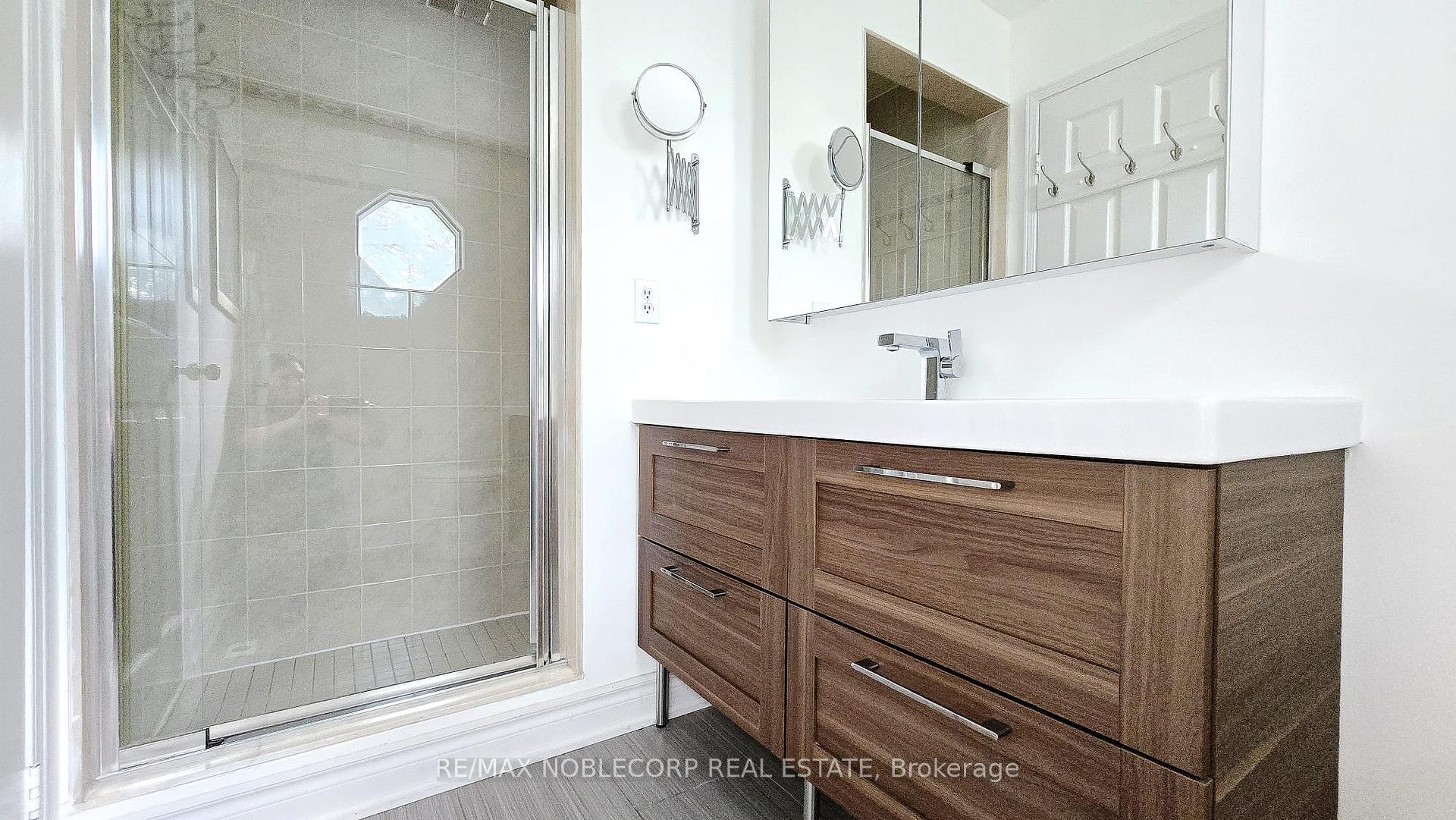 Photo 17 of D-17 Overlea Boulevard, Toronto, Thorncliffe Park — HOMEH