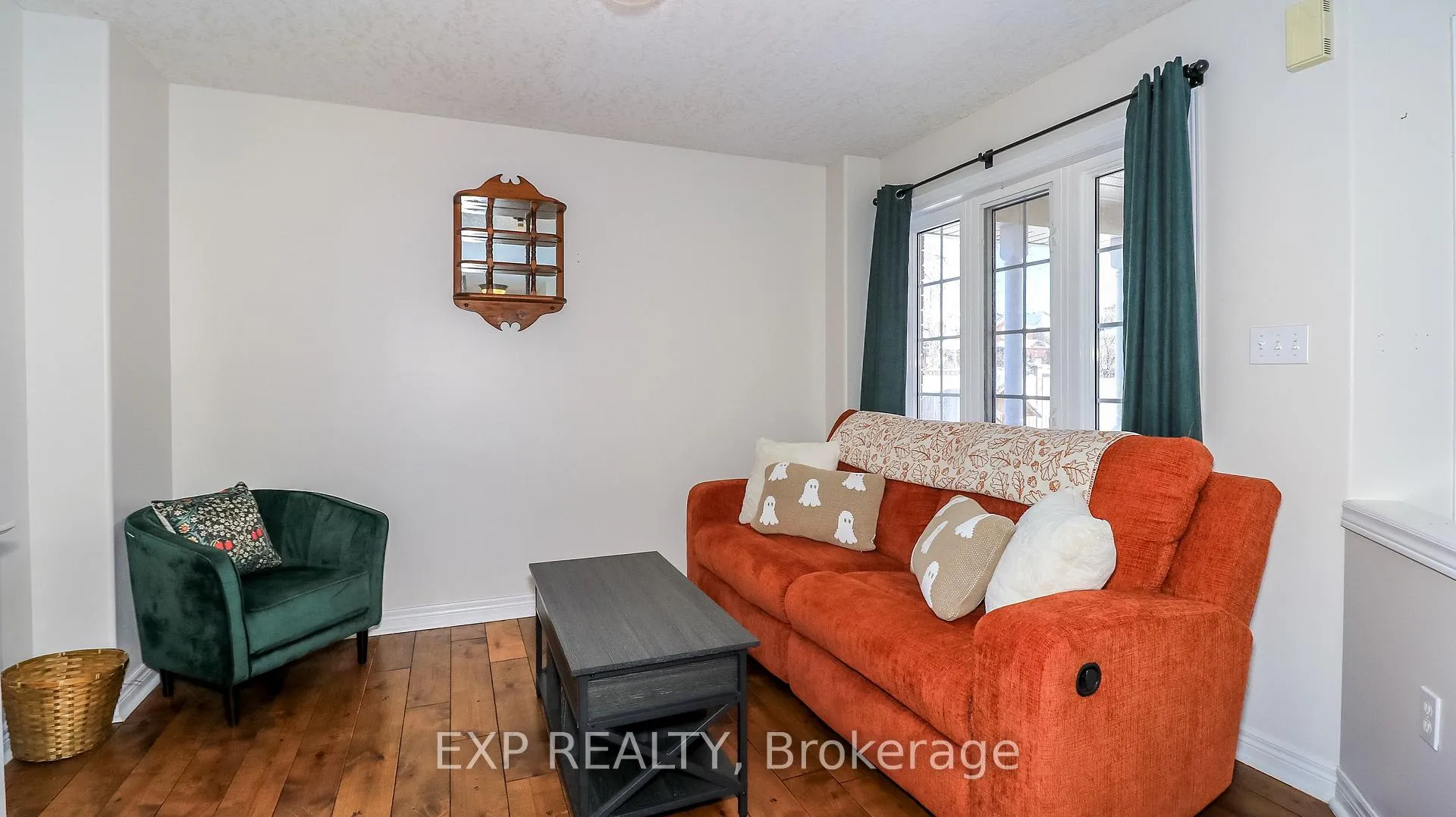 Photo 9 of 40 Benjamin Lane, Barrie, Painswick South — HOMEH
