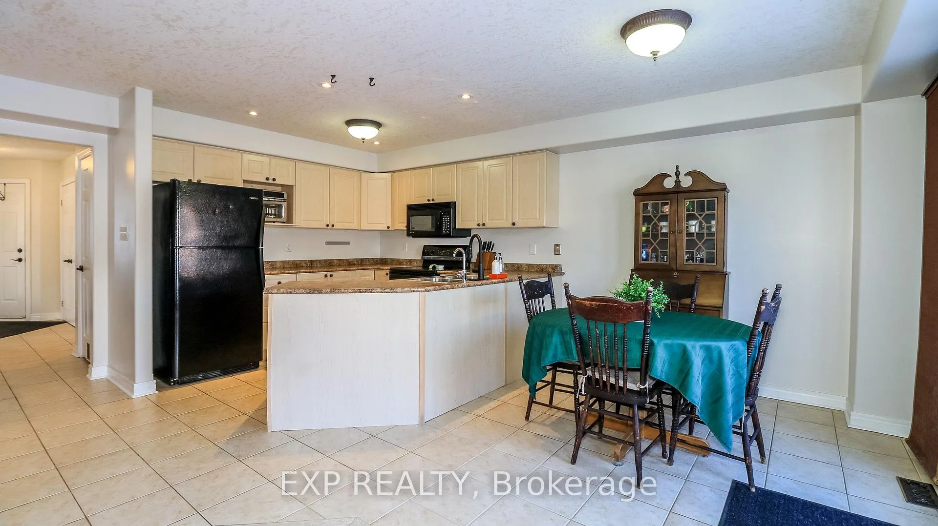Photo 13 of 40 Benjamin Lane, Barrie, Painswick South — HOMEH