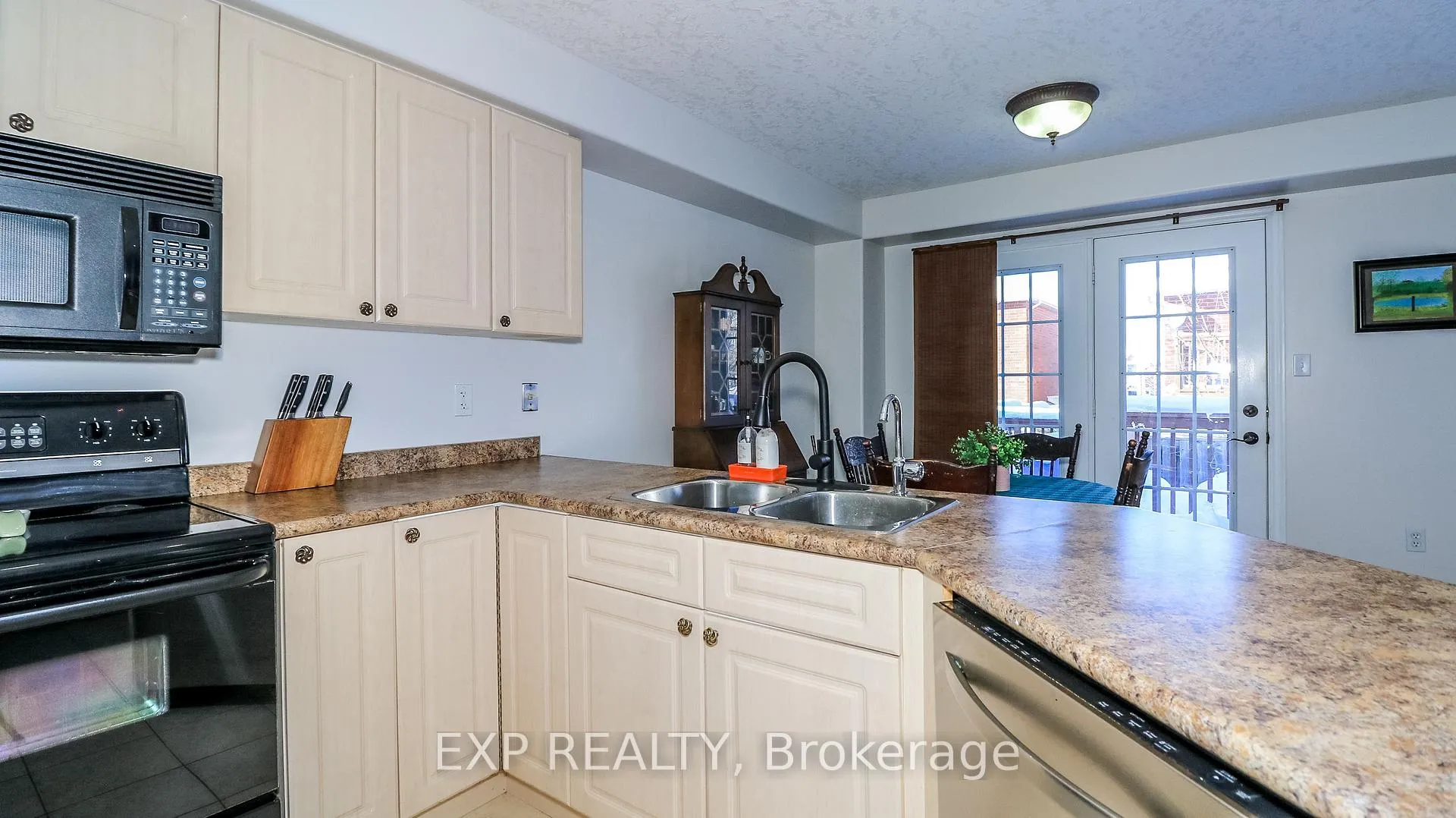 Photo 16 of 40 Benjamin Lane, Barrie, Painswick South — HOMEH