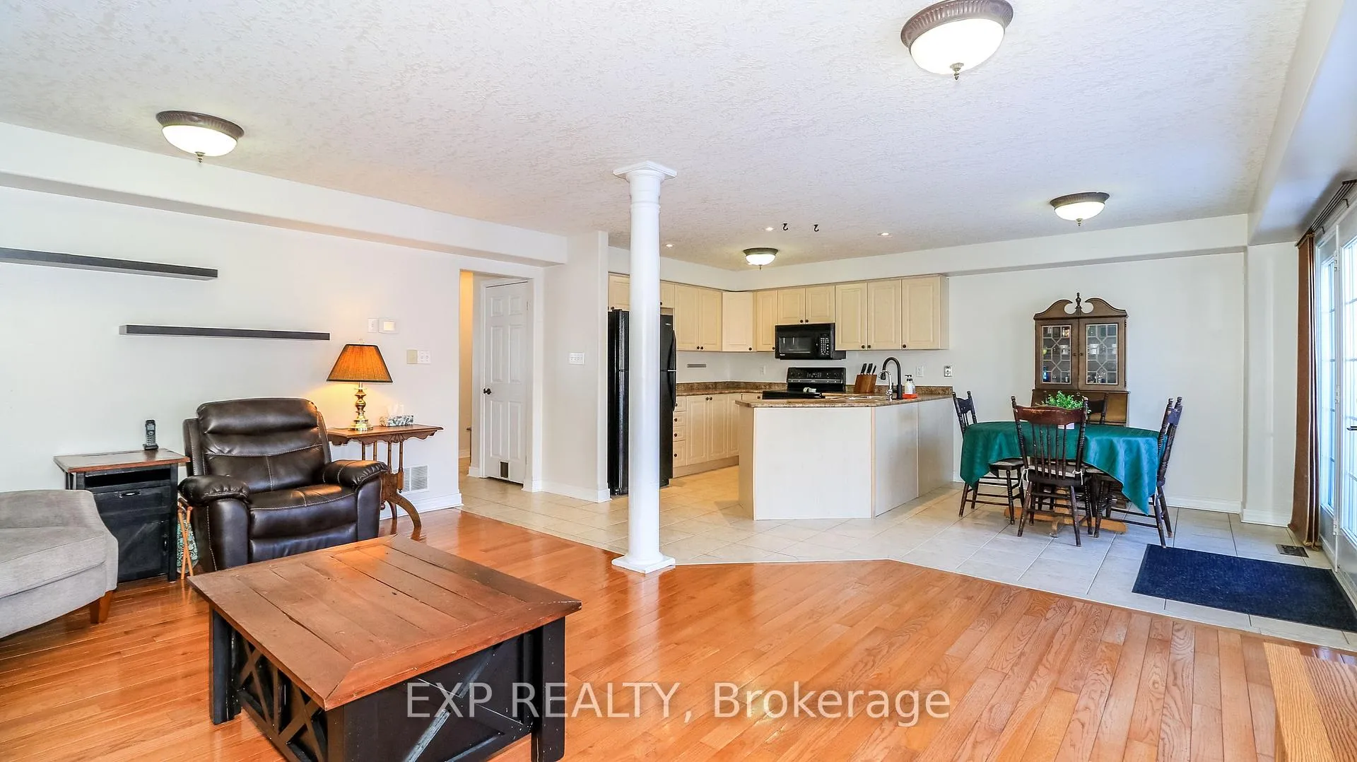 Photo 19 of 40 Benjamin Lane, Barrie, Painswick South — HOMEH