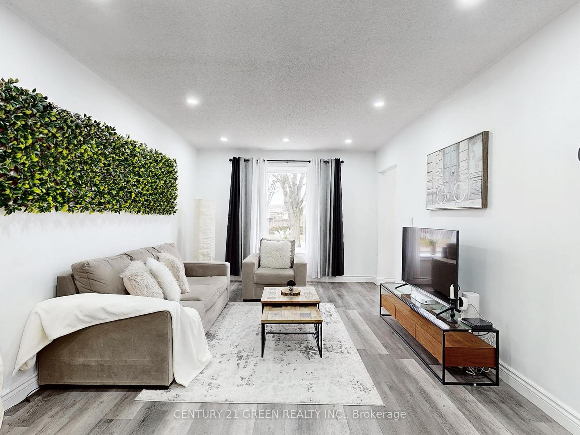 Photo 5 of 118 Homefield Square, Clarington, Courtice — HOMEH