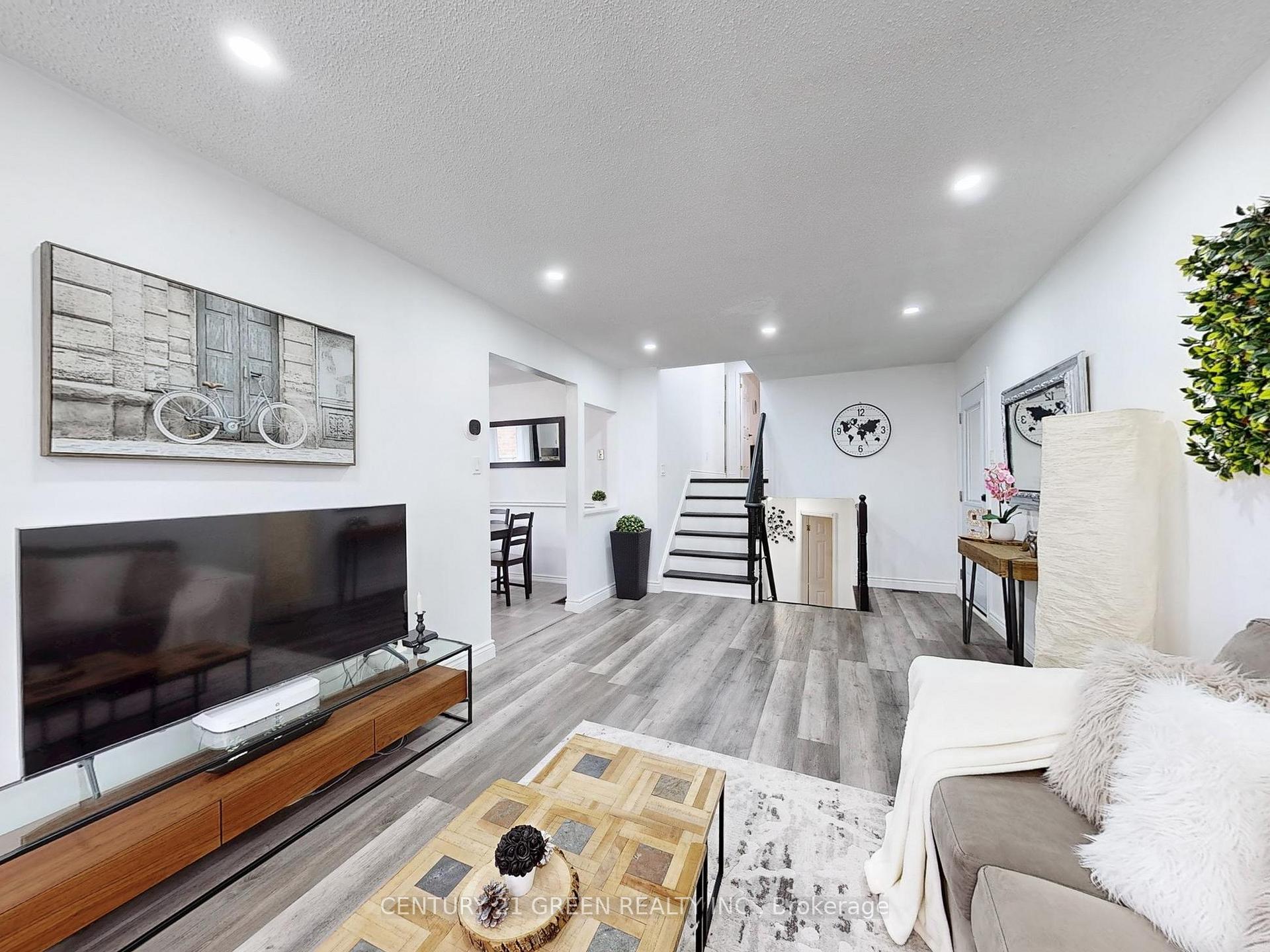 Photo 7 of 118 Homefield Square, Clarington, Courtice — HOMEH