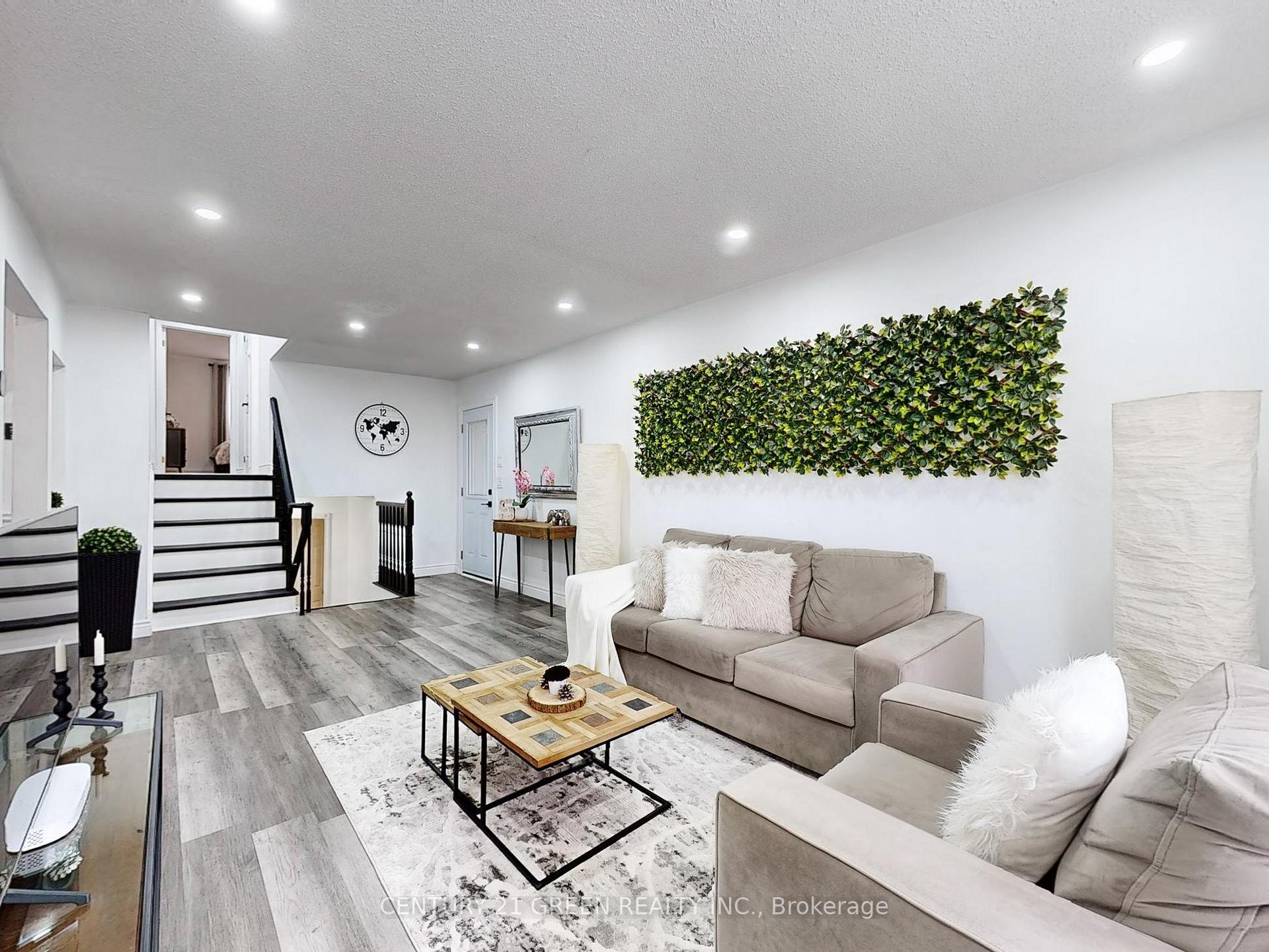 Photo 8 of 118 Homefield Square, Clarington, Courtice — HOMEH