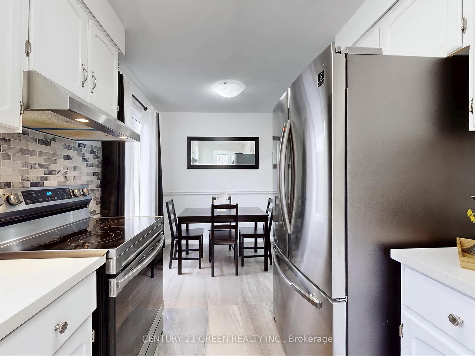 Photo 11 of 118 Homefield Square, Clarington, Courtice — HOMEH