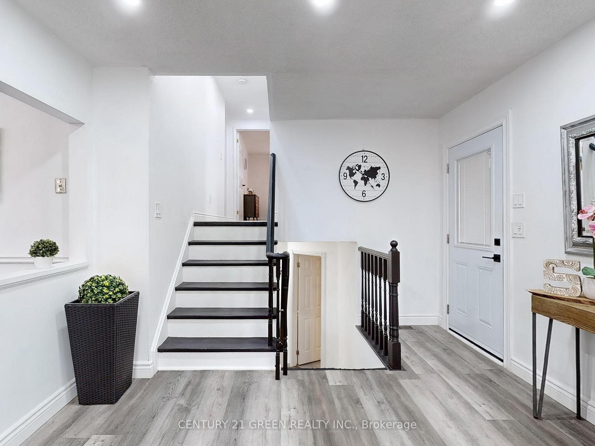 Photo 14 of 118 Homefield Square, Clarington, Courtice — HOMEH