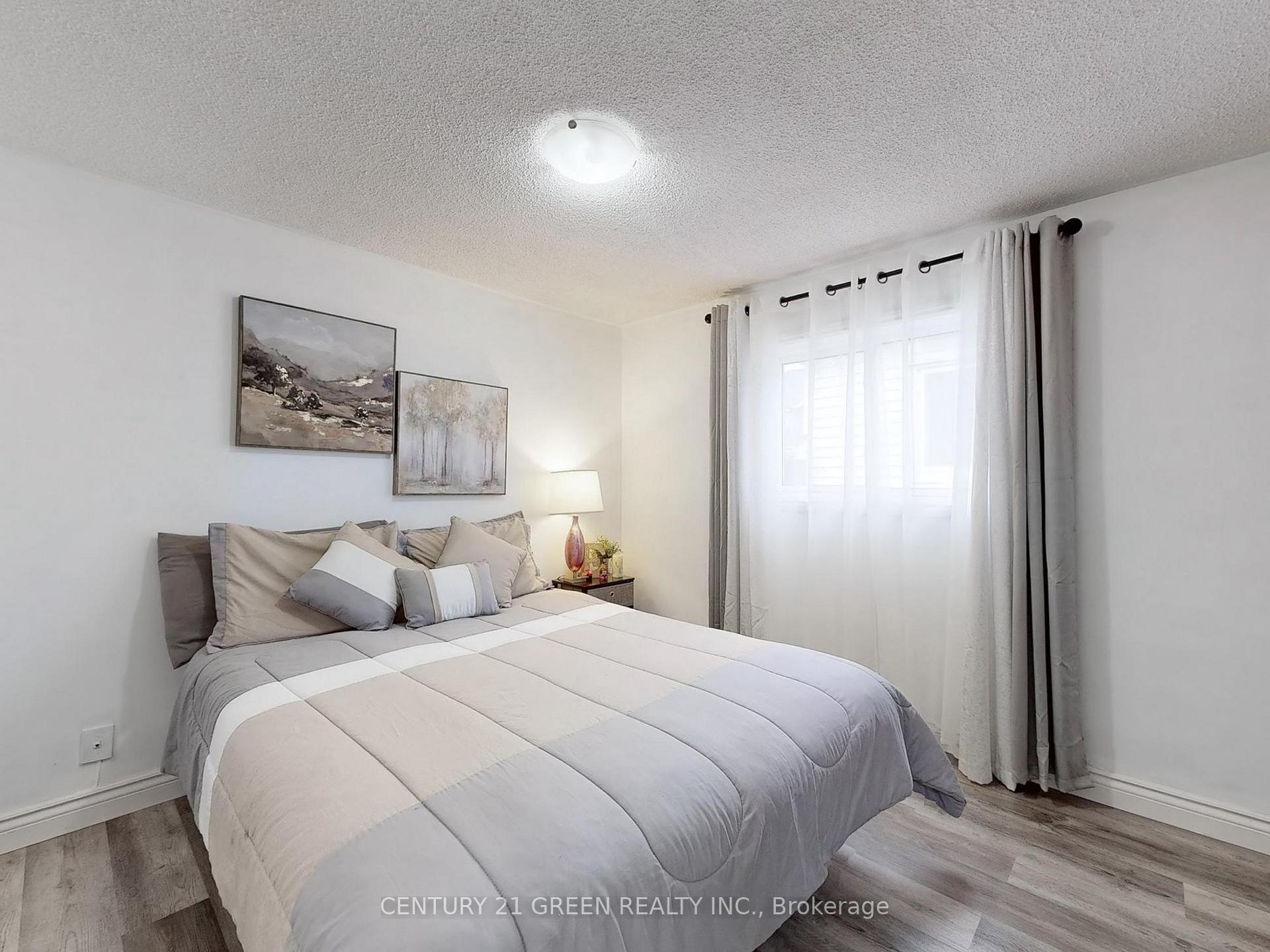 Photo 15 of 118 Homefield Square, Clarington, Courtice — HOMEH