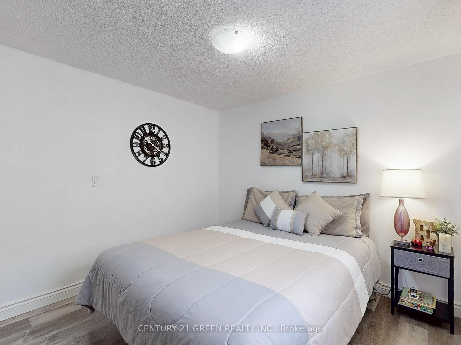 Photo 17 of 118 Homefield Square, Clarington, Courtice — HOMEH