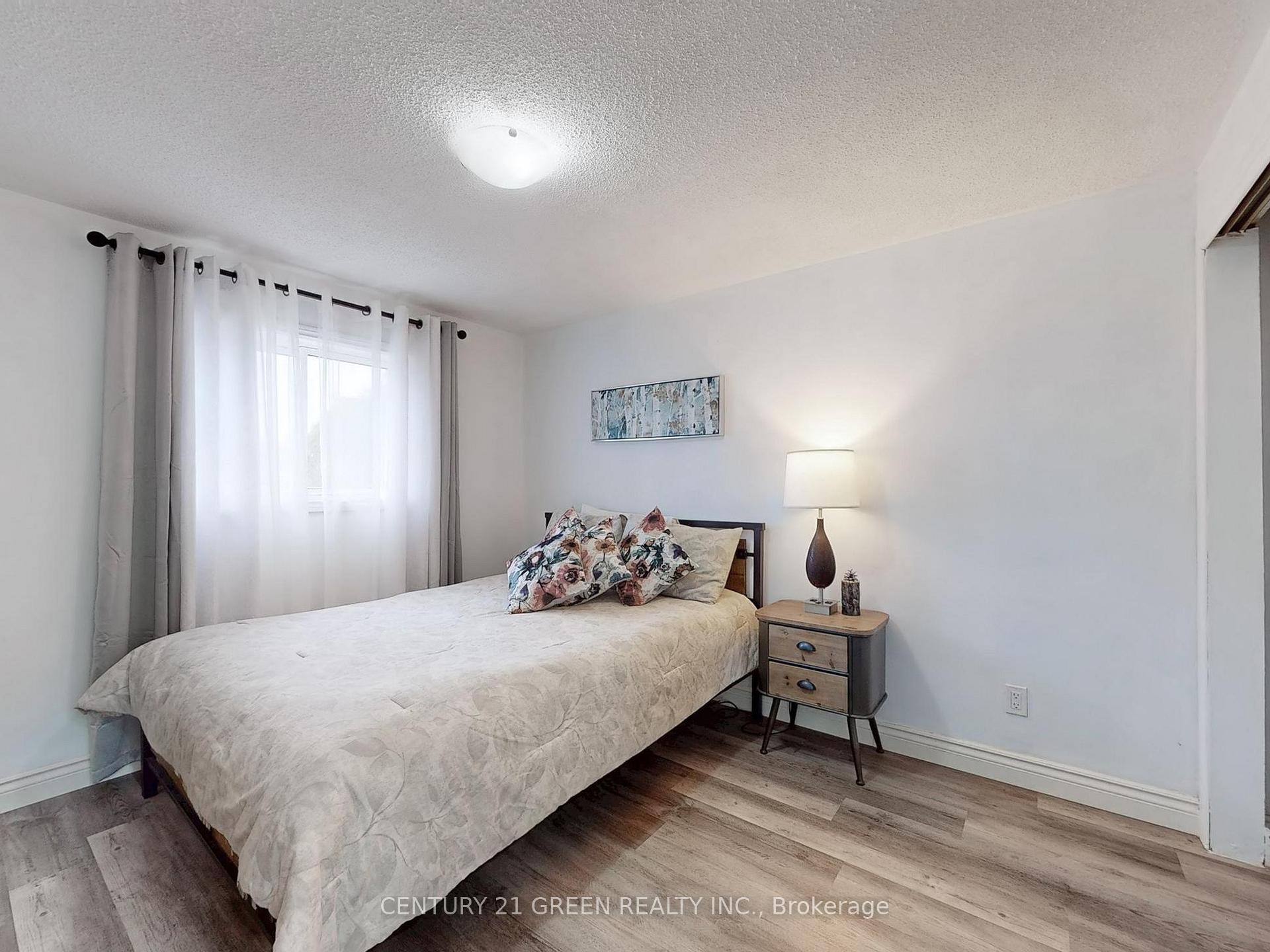 Photo 18 of 118 Homefield Square, Clarington, Courtice — HOMEH