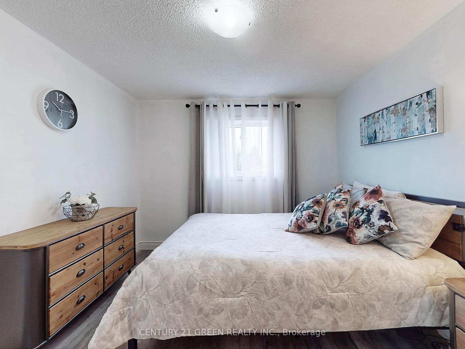 Photo 19 of 118 Homefield Square, Clarington, Courtice — HOMEH