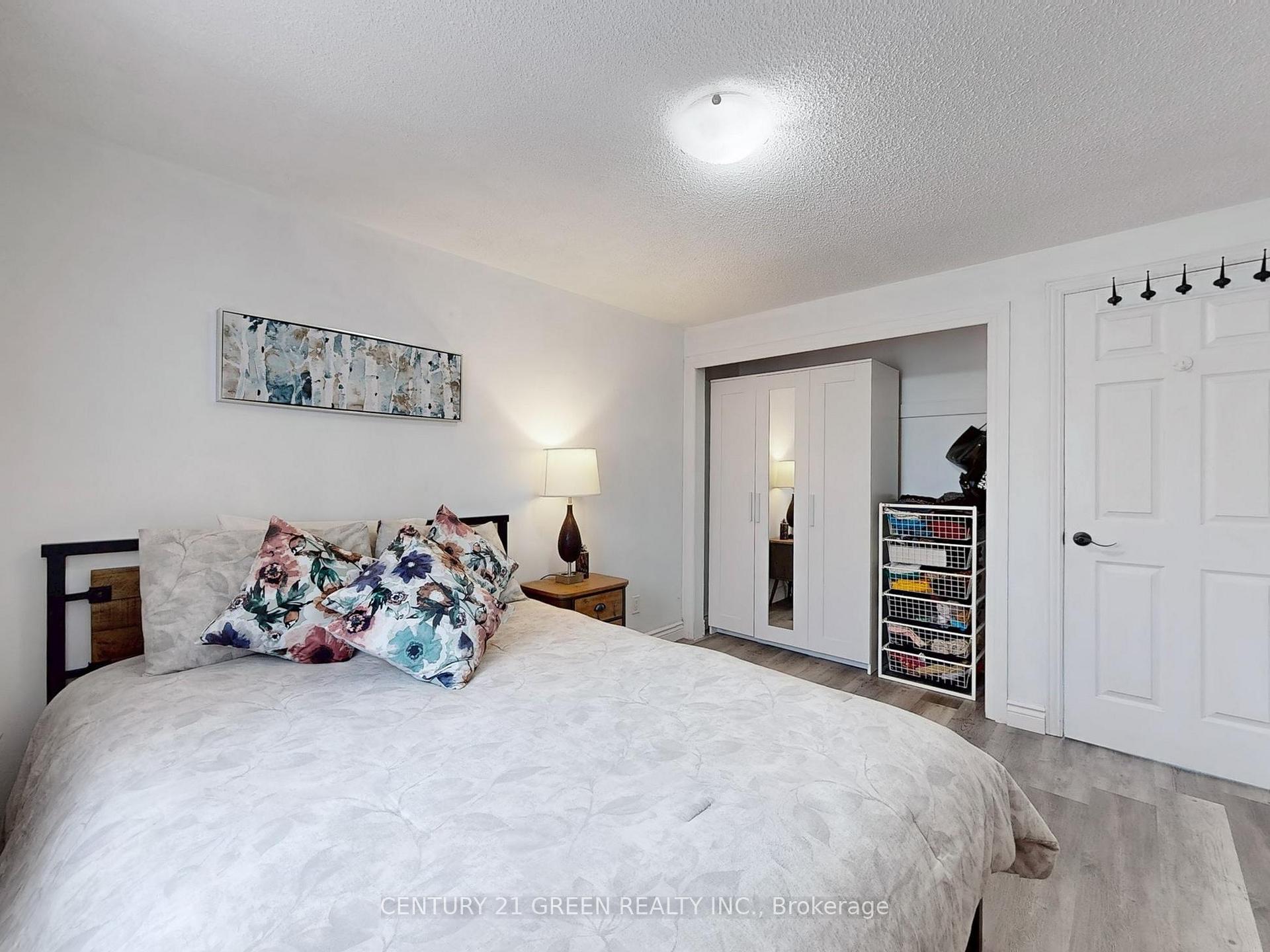 Photo 20 of 118 Homefield Square, Clarington, Courtice — HOMEH