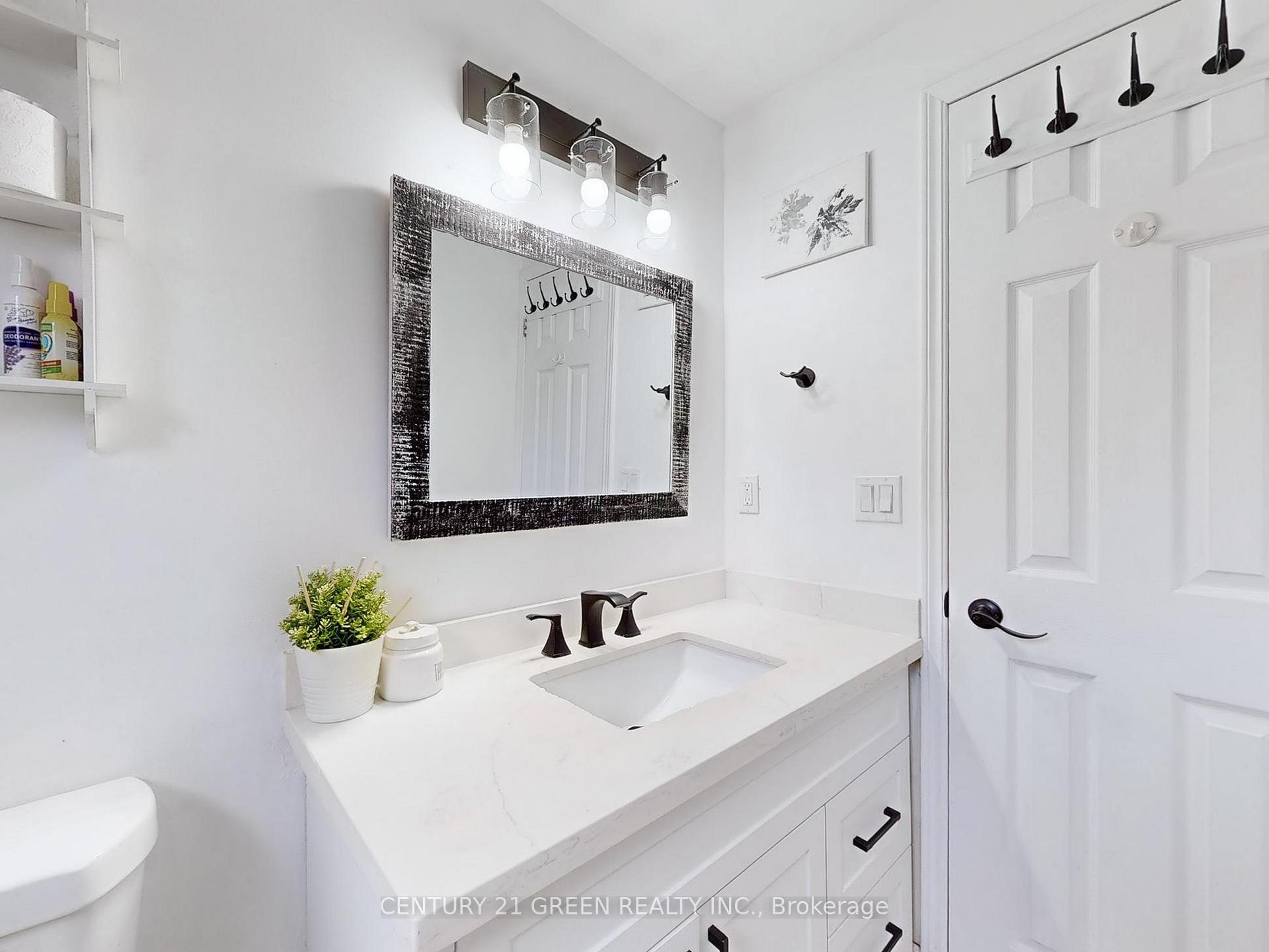 Photo 24 of 118 Homefield Square, Clarington, Courtice — HOMEH