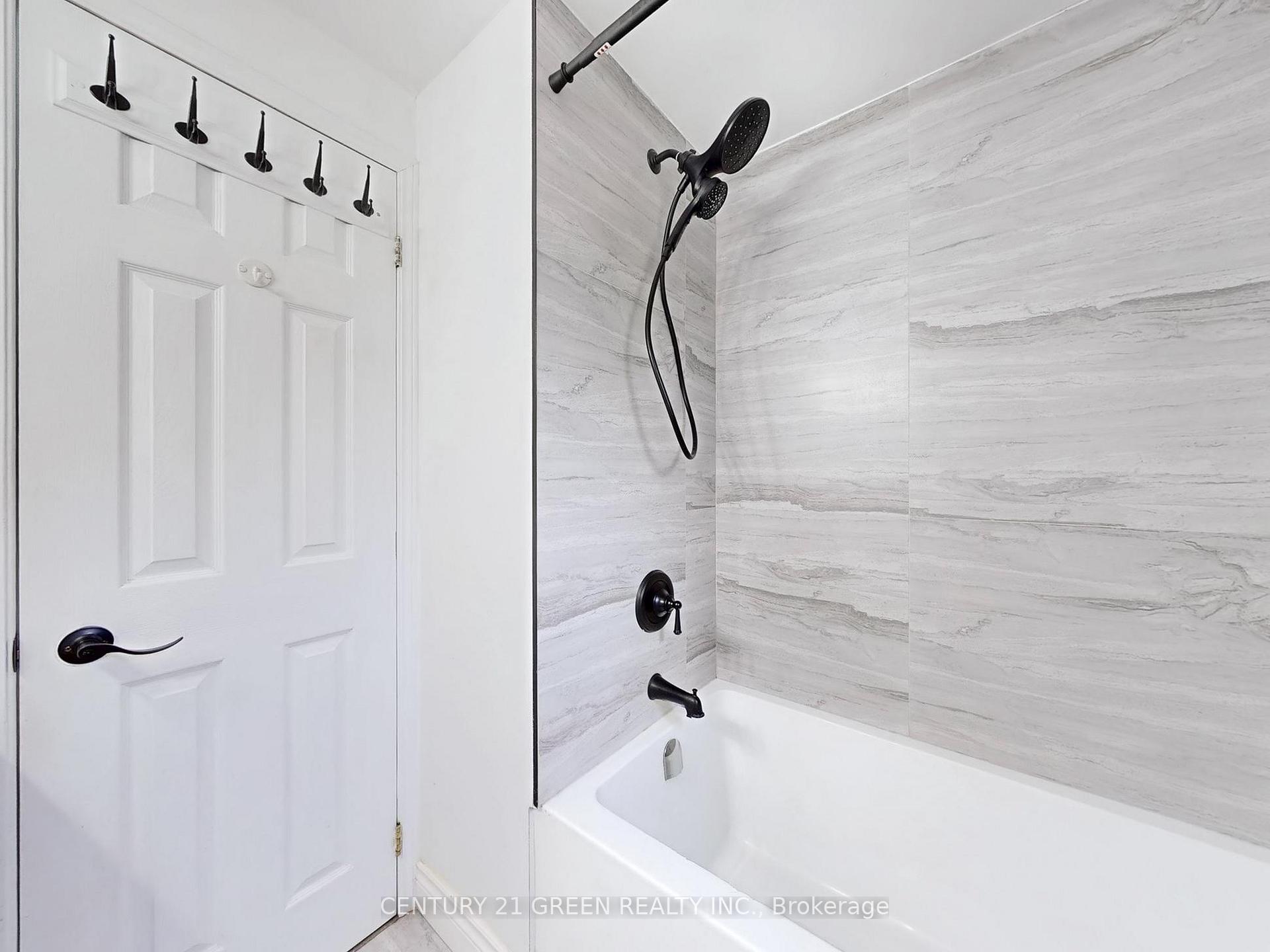 Photo 25 of 118 Homefield Square, Clarington, Courtice — HOMEH