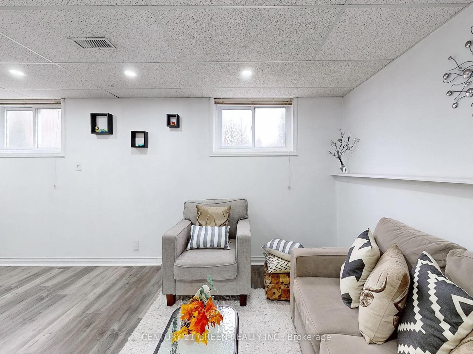 Photo 28 of 118 Homefield Square, Clarington, Courtice — HOMEH
