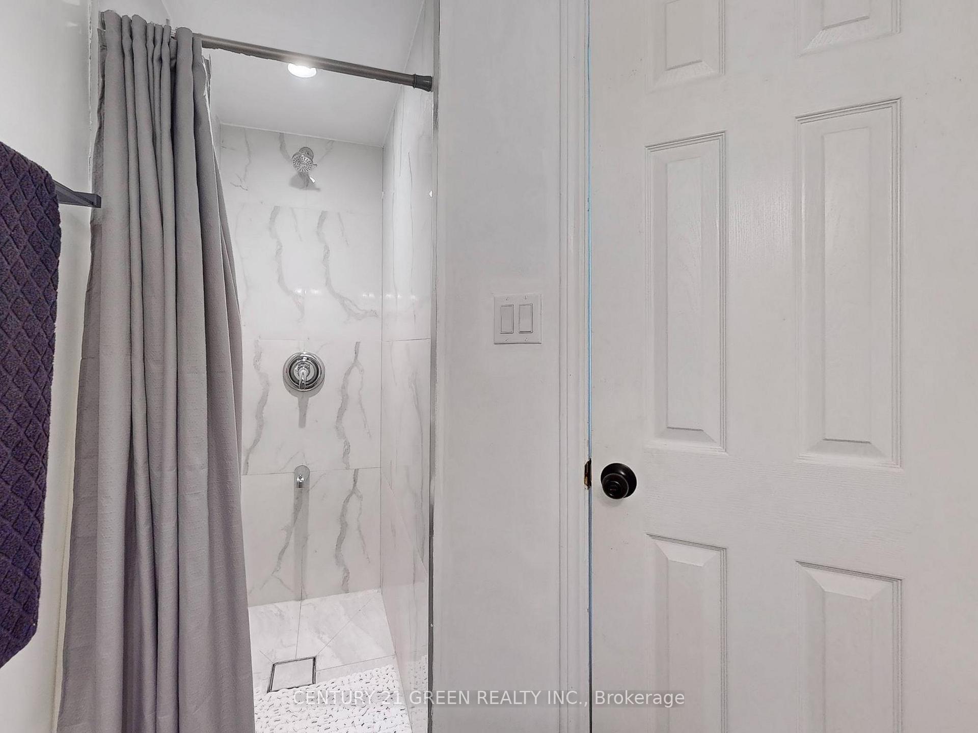 Photo 32 of 118 Homefield Square, Clarington, Courtice — HOMEH