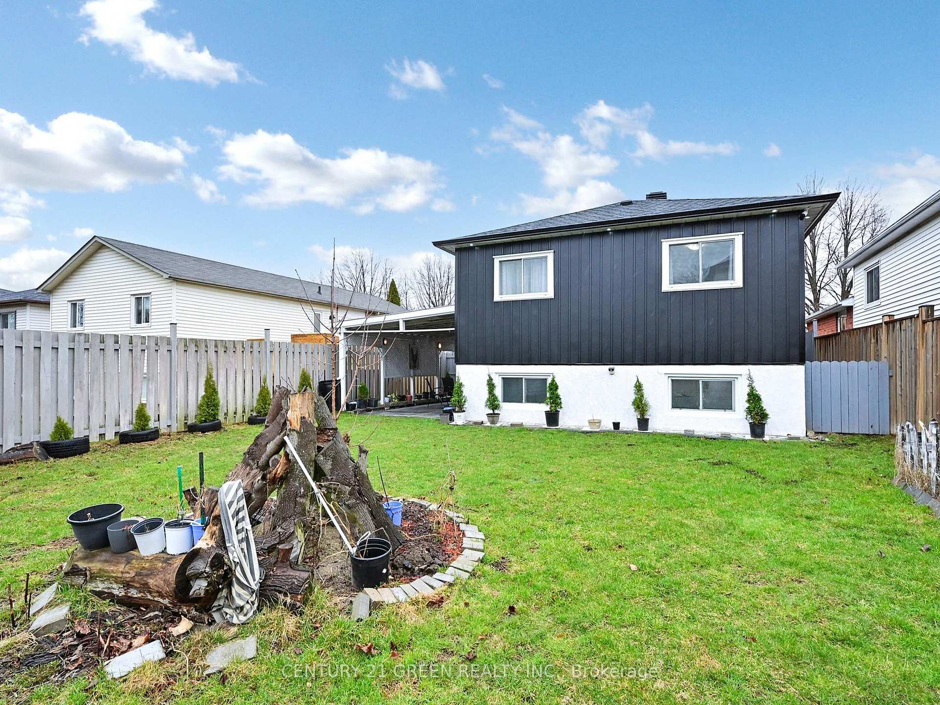 Photo 42 of 118 Homefield Square, Clarington, Courtice — HOMEH
