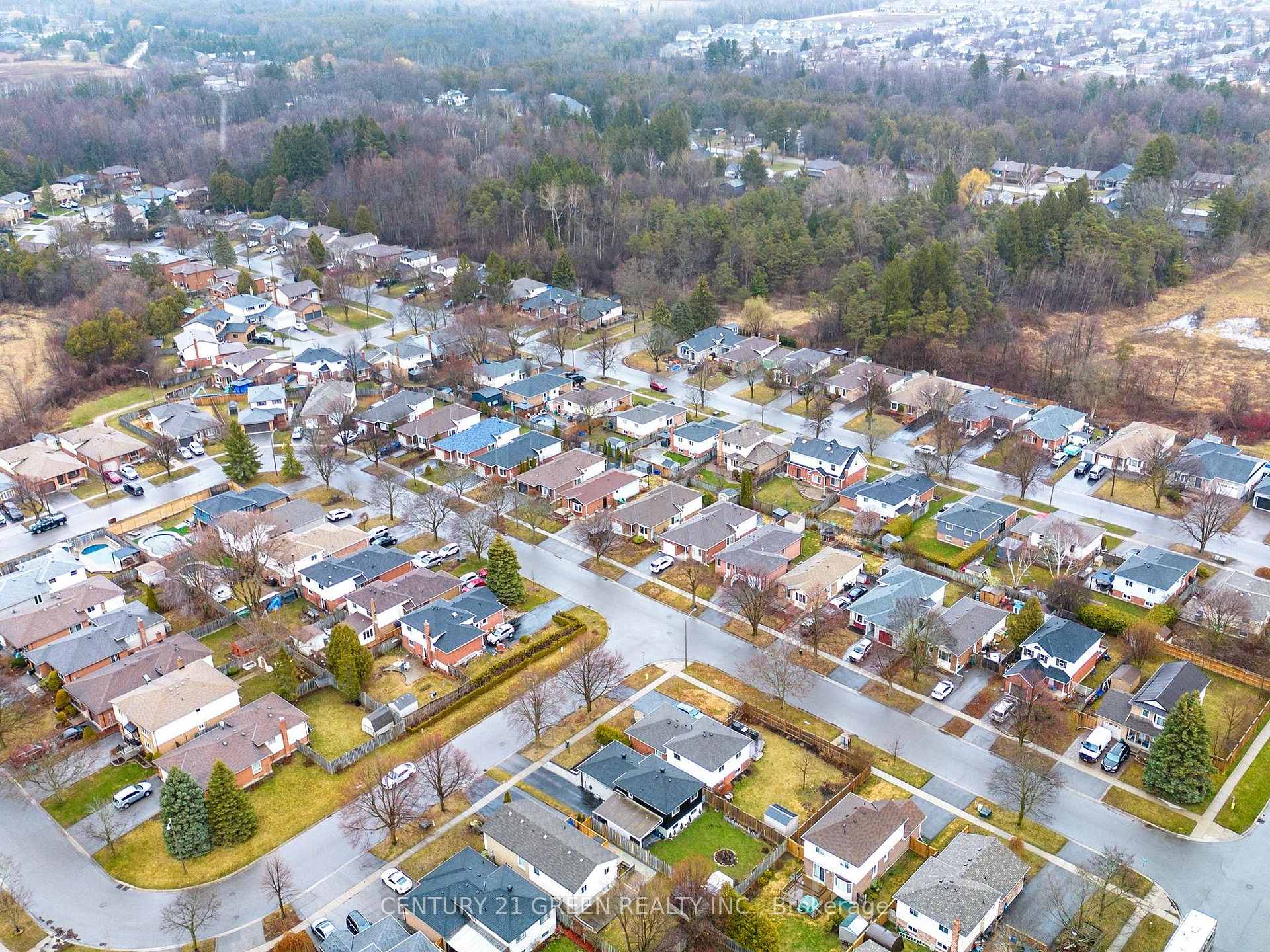 Photo 49 of 118 Homefield Square, Clarington, Courtice — HOMEH
