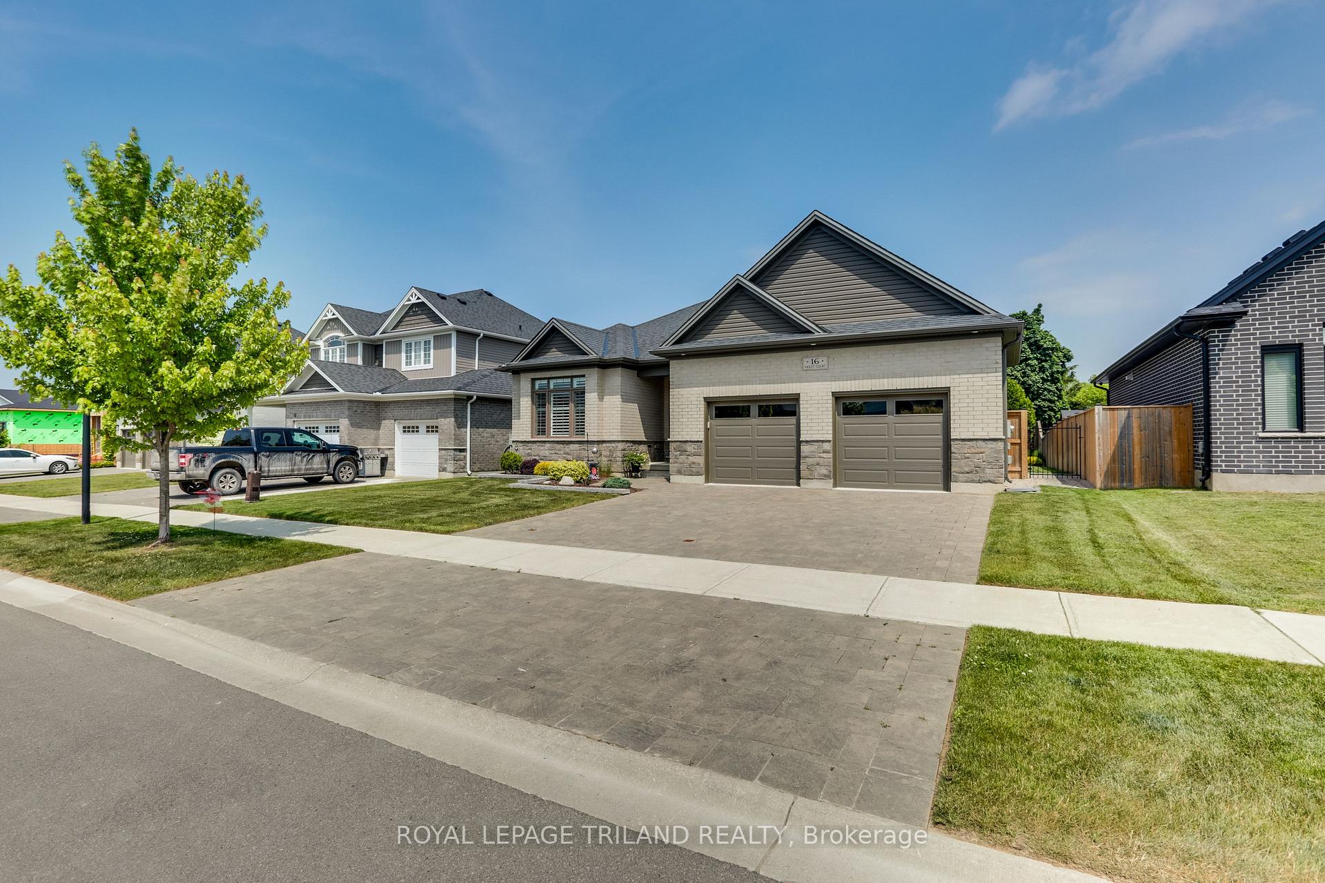 Photo 3 of 16 Violet Court, Middlesex Centre, Ilderton — HOMEH