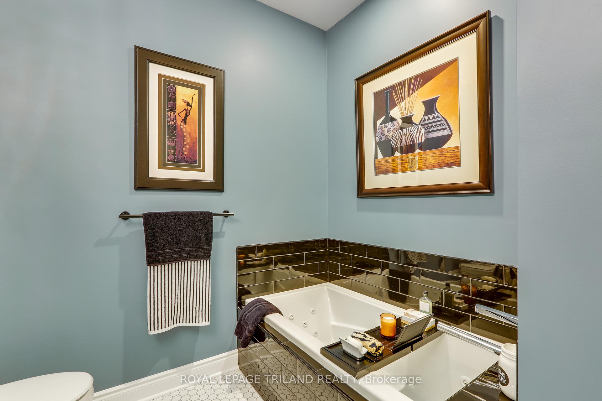 Photo 11 of 16 Violet Court, Middlesex Centre, Ilderton — HOMEH