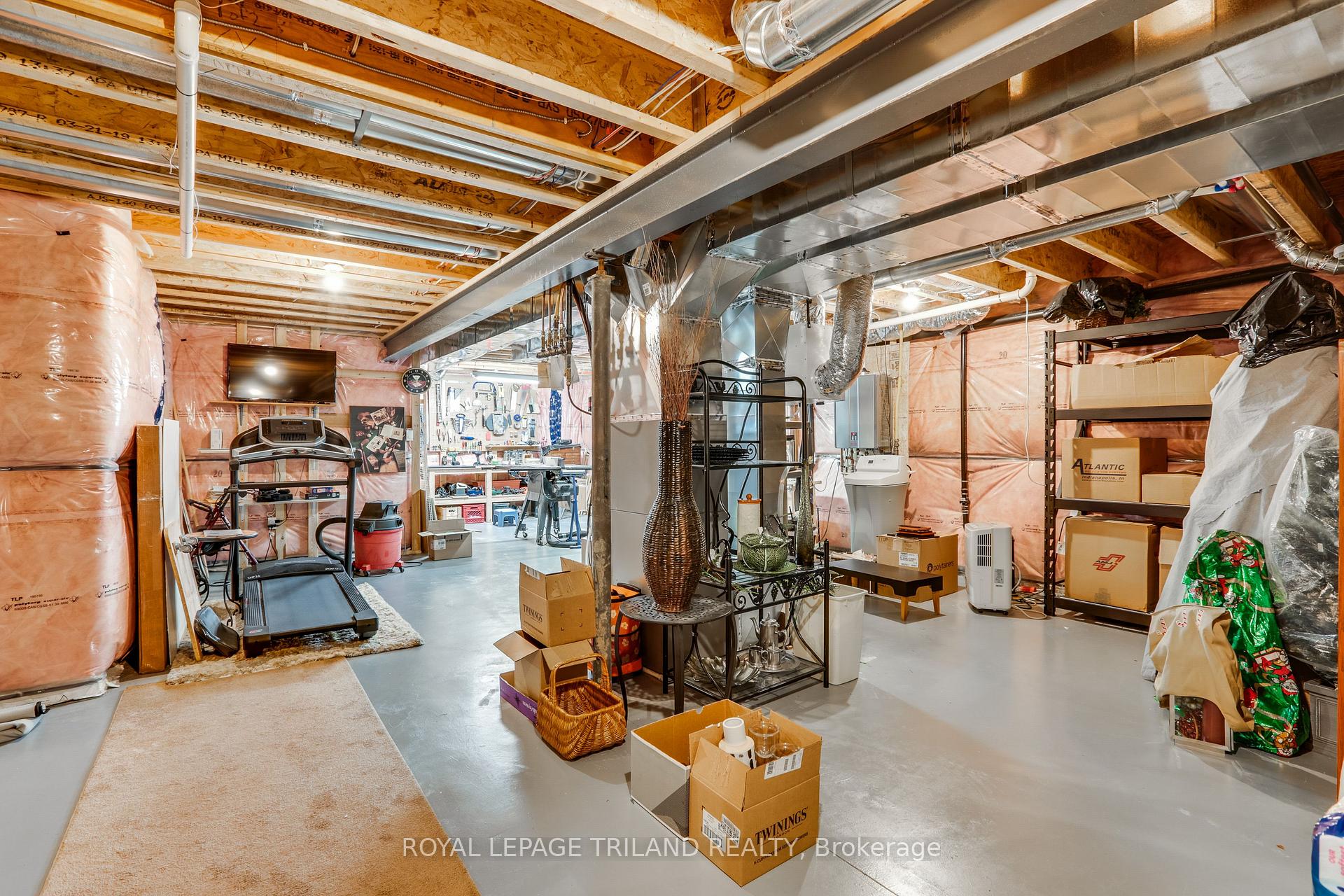 Photo 81 of 16 Violet Court, Middlesex Centre, Ilderton — HOMEH