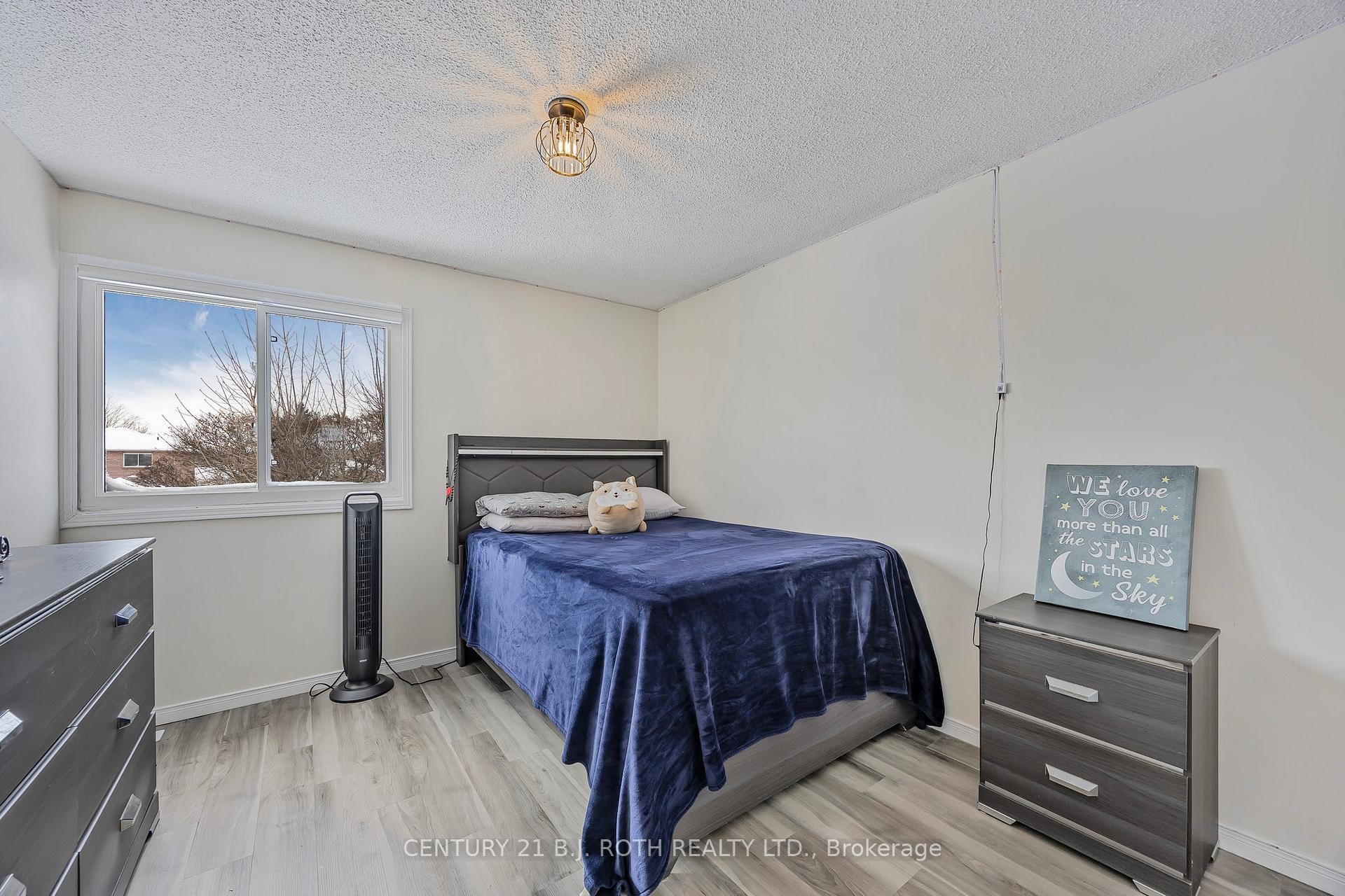 Photo 11 of 13 Wallace Drive, Barrie, Northwest — HOMEH