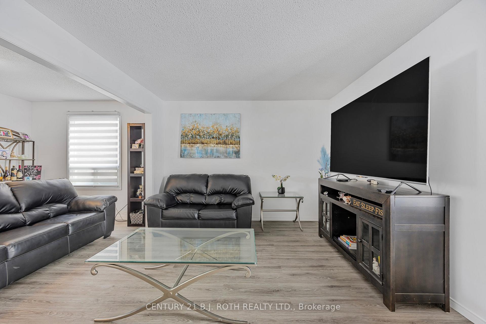 Photo 18 of 13 Wallace Drive, Barrie, Northwest — HOMEH
