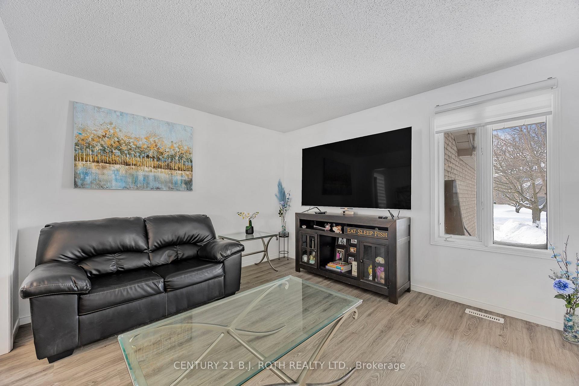Photo 19 of 13 Wallace Drive, Barrie, Northwest — HOMEH