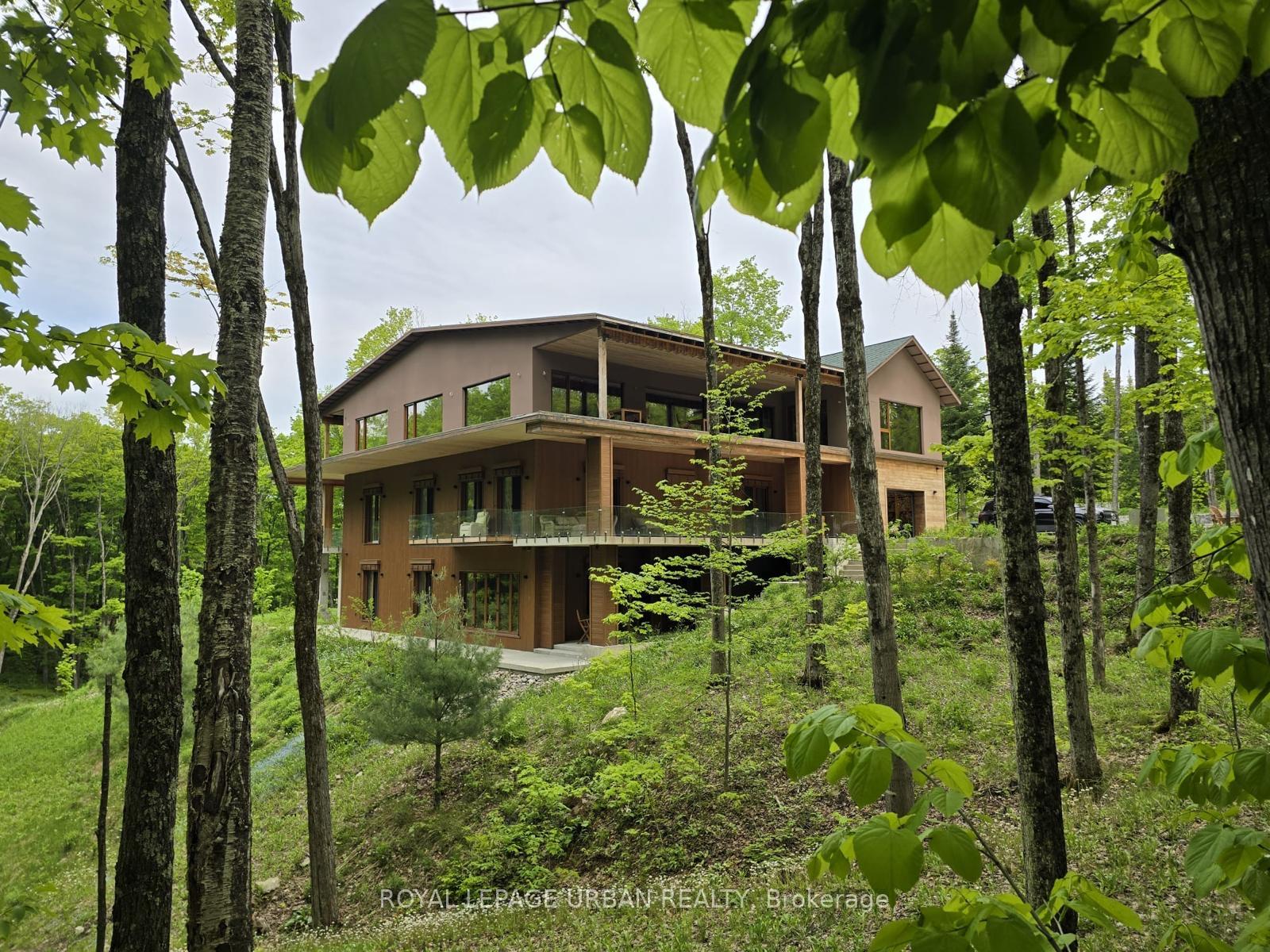 Front of 1739 Trapper's Trail Road