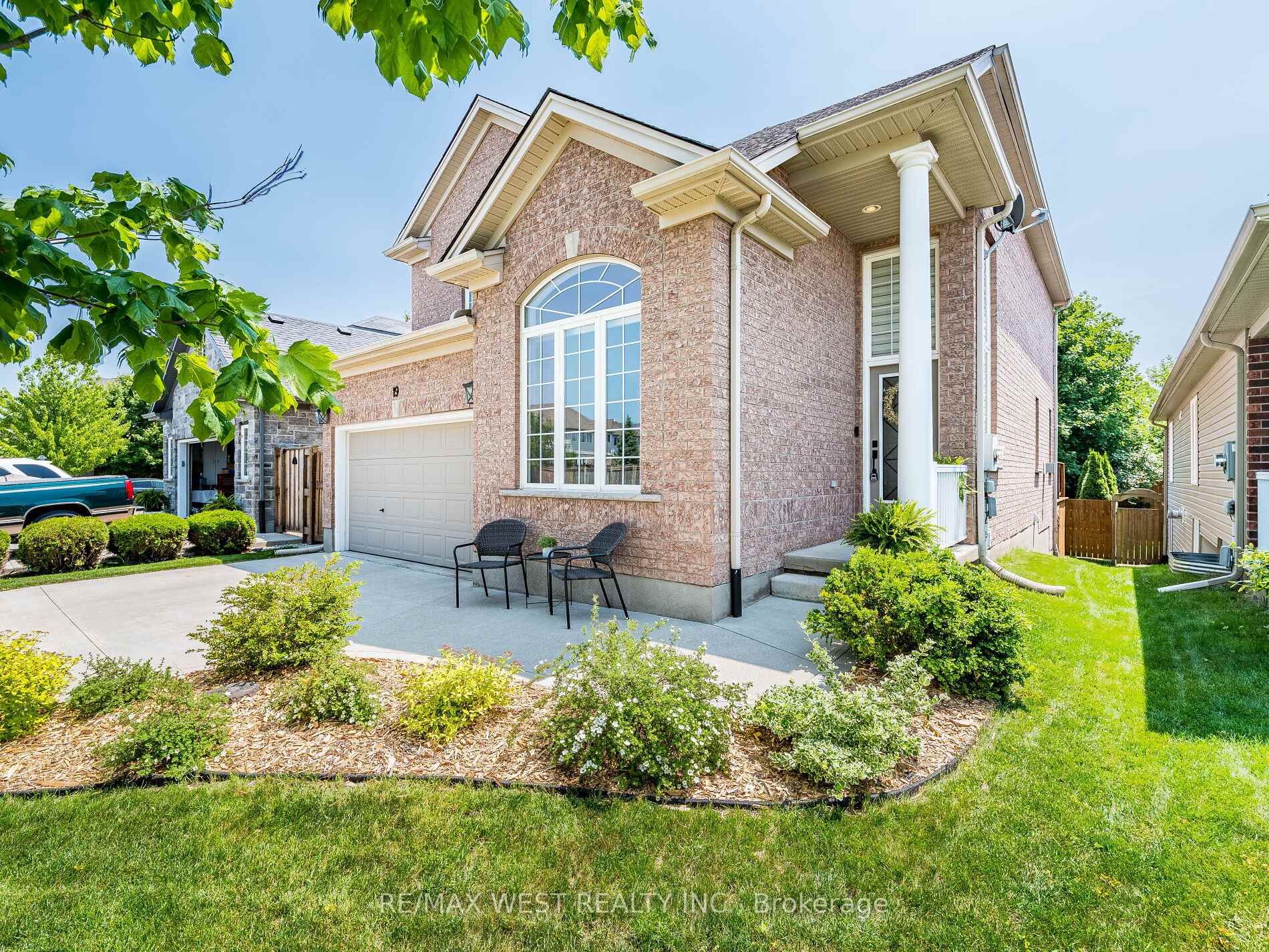 Photo 2 of 19 Bowen Drive, Guelph, Victoria North — HOMEH