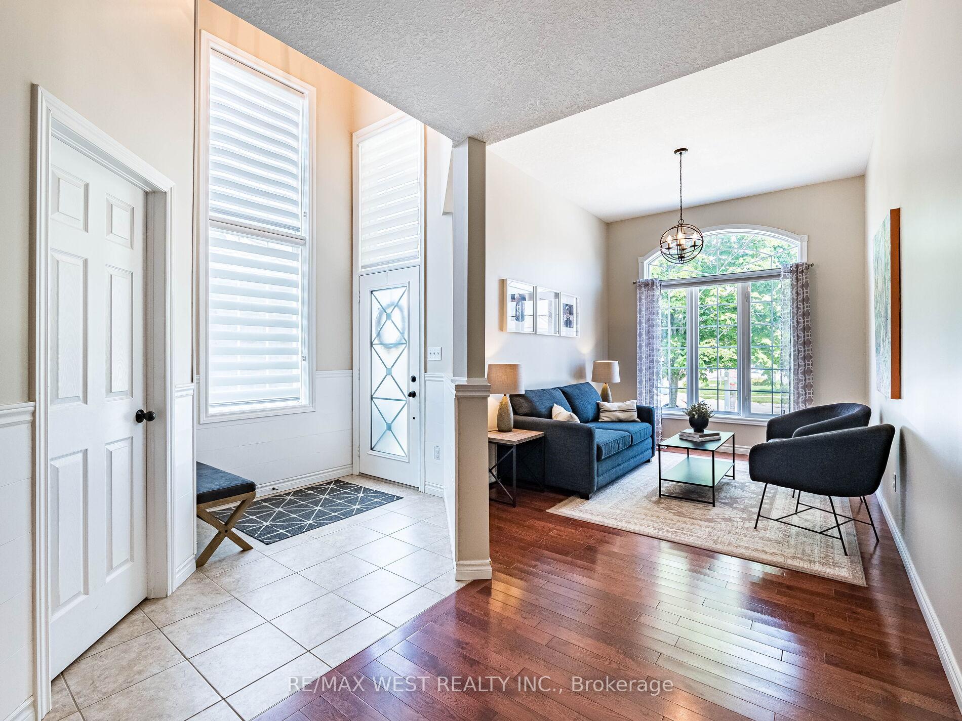 Photo 4 of 19 Bowen Drive, Guelph, Victoria North — HOMEH