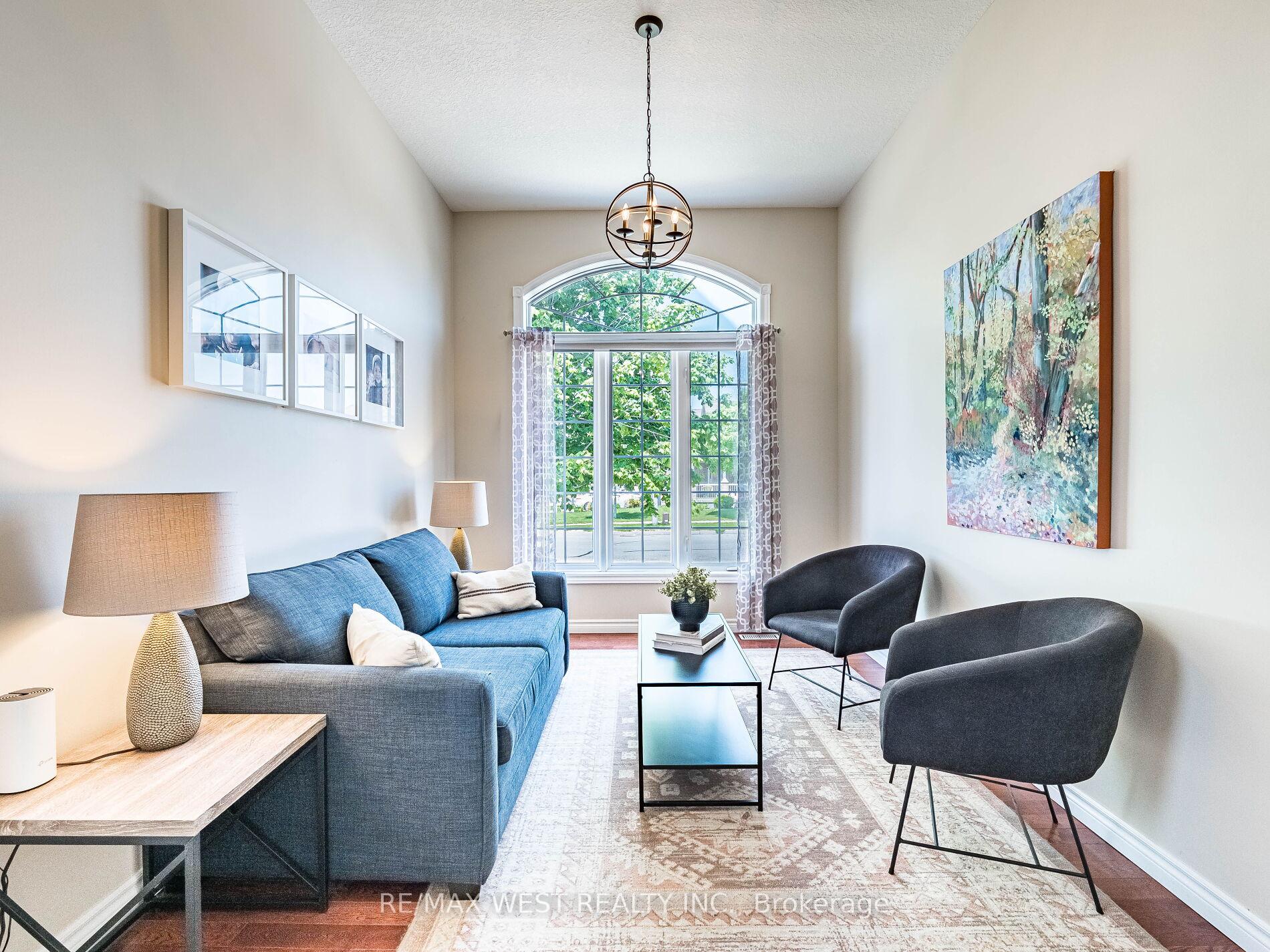 Photo 5 of 19 Bowen Drive, Guelph, Victoria North — HOMEH