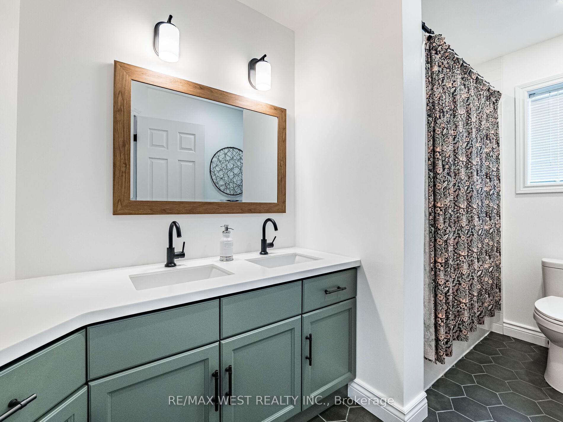 Photo 25 of 19 Bowen Drive, Guelph, Victoria North — HOMEH