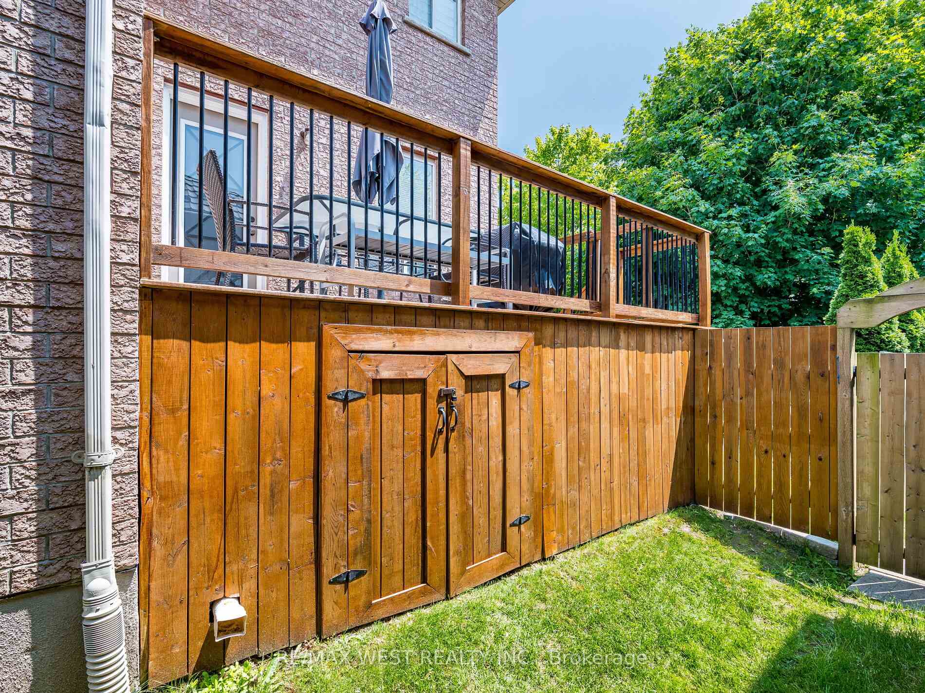 Photo 33 of 19 Bowen Drive, Guelph, Victoria North — HOMEH