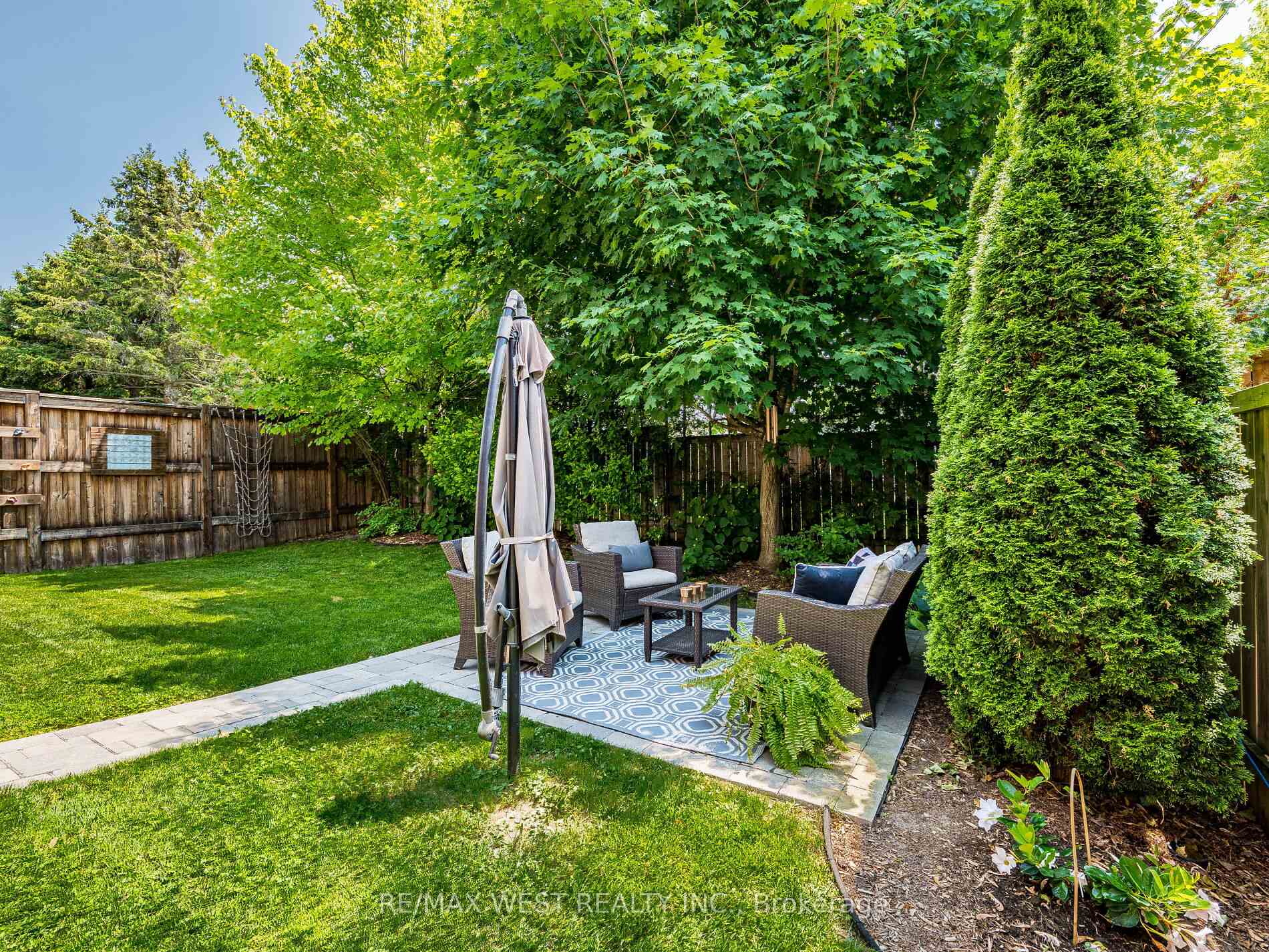 Photo 34 of 19 Bowen Drive, Guelph, Victoria North — HOMEH