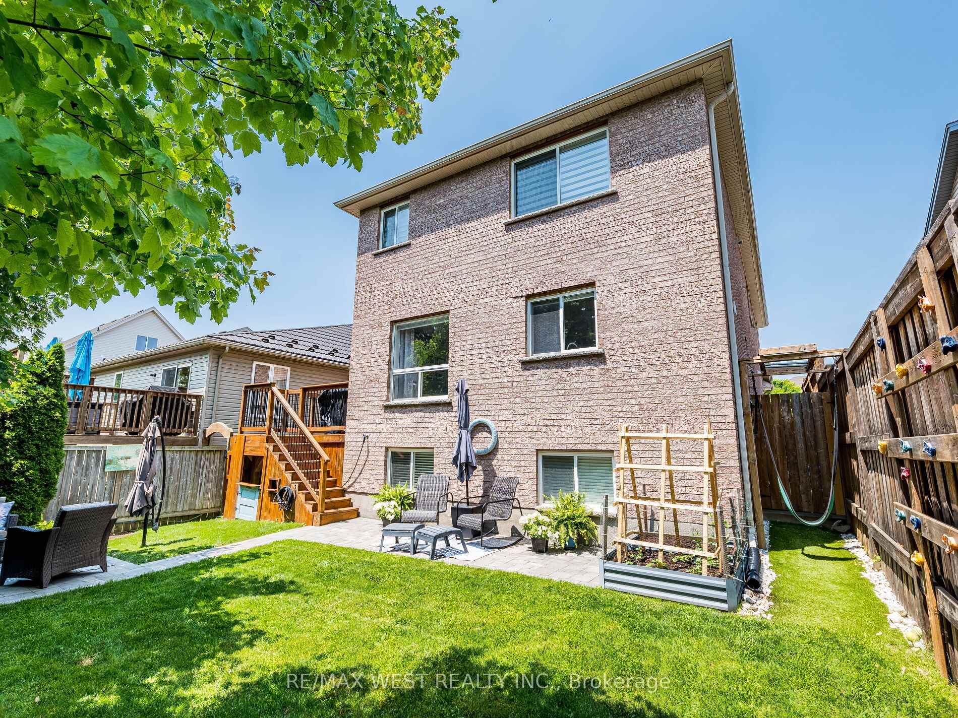 Photo 36 of 19 Bowen Drive, Guelph, Victoria North — HOMEH