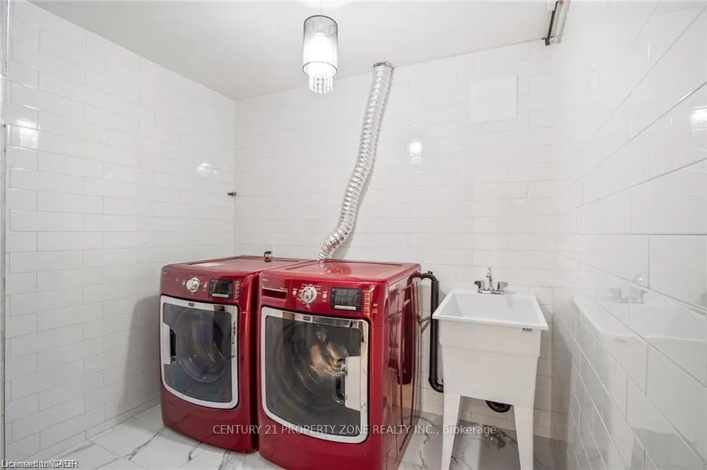 Photo 11 of Unit Basement, 218 Ingleside Place, Kitchener, Victoria Hills — HOMEH