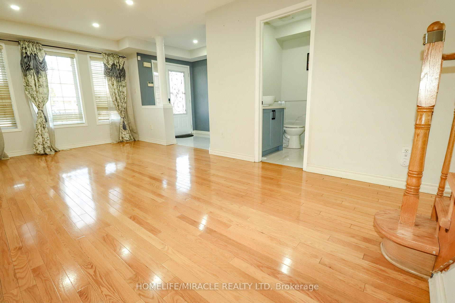Photo 4 of 5350 Dryden Avenue, Burlington, Orchard — HOMEH