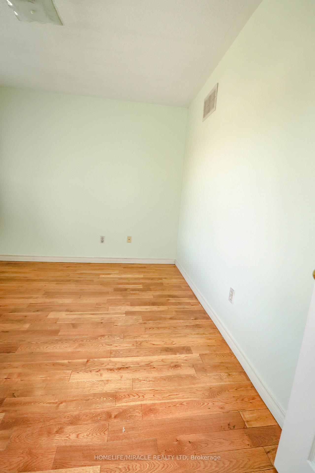 Photo 25 of 5350 Dryden Avenue, Burlington, Orchard — HOMEH