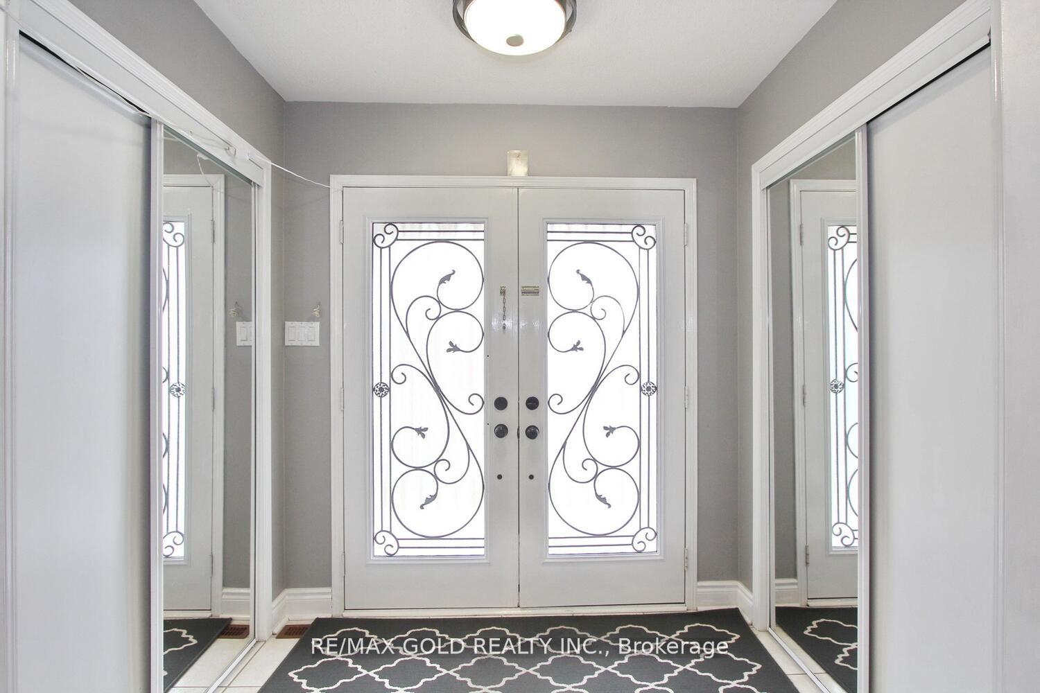 Photo 3 of 3 Oakmeadow Drive, Brampton, Fletcher's Meadow — HOMEH