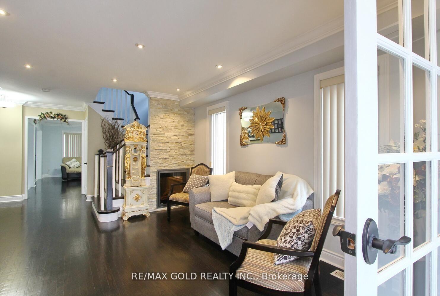 Photo 7 of 3 Oakmeadow Drive, Brampton, Fletcher's Meadow — HOMEH