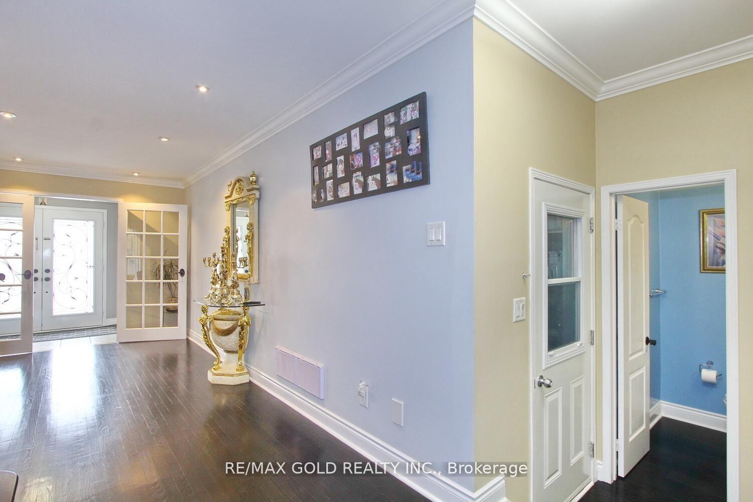 Photo 6 of 3 Oakmeadow Drive, Brampton, Fletcher's Meadow — HOMEH