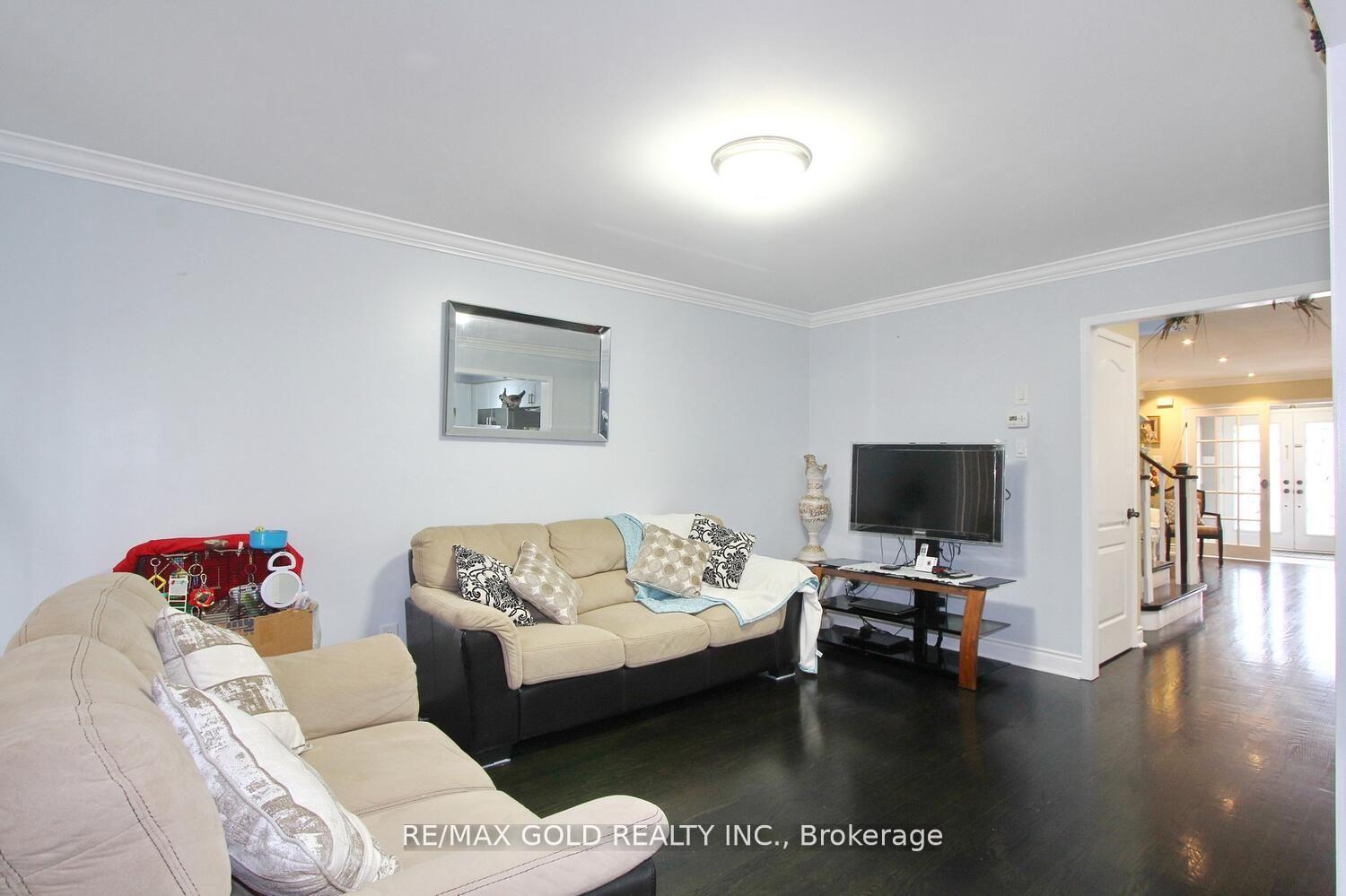 Photo 5 of 3 Oakmeadow Drive, Brampton, Fletcher's Meadow — HOMEH