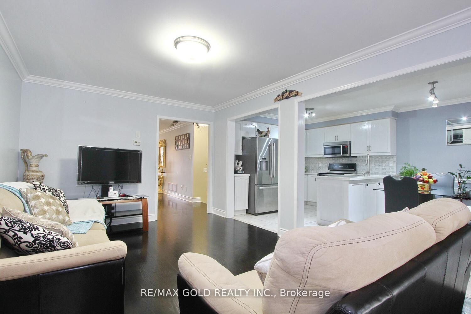 Photo 17 of 3 Oakmeadow Drive, Brampton, Fletcher's Meadow — HOMEH