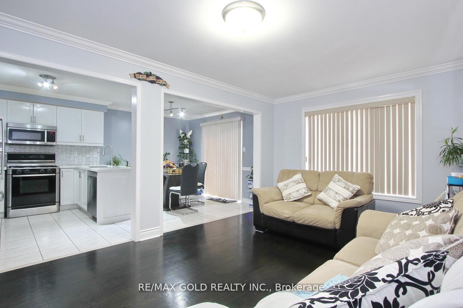 Photo 13 of 3 Oakmeadow Drive, Brampton, Fletcher's Meadow — HOMEH