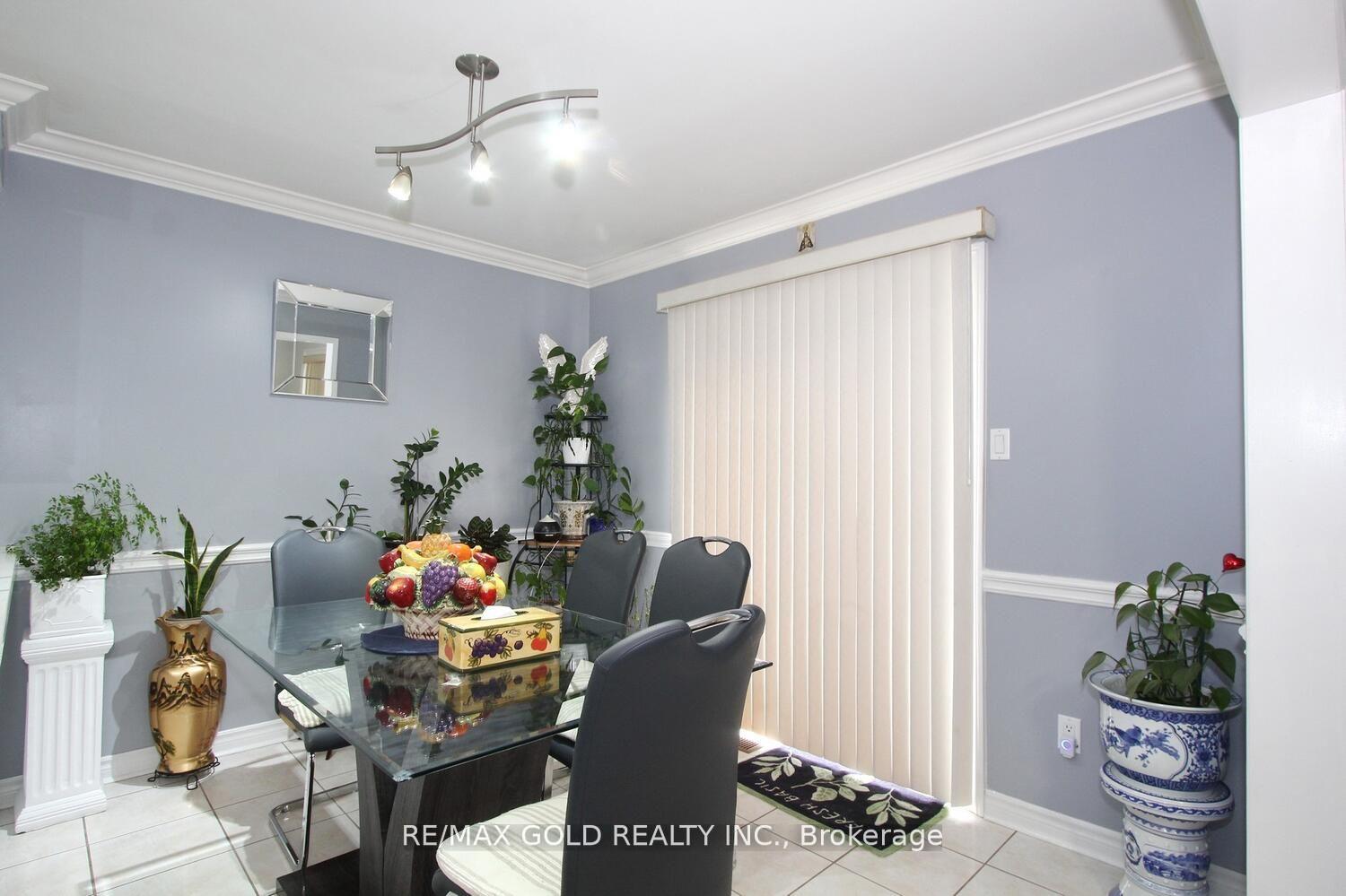 Photo 8 of 3 Oakmeadow Drive, Brampton, Fletcher's Meadow — HOMEH