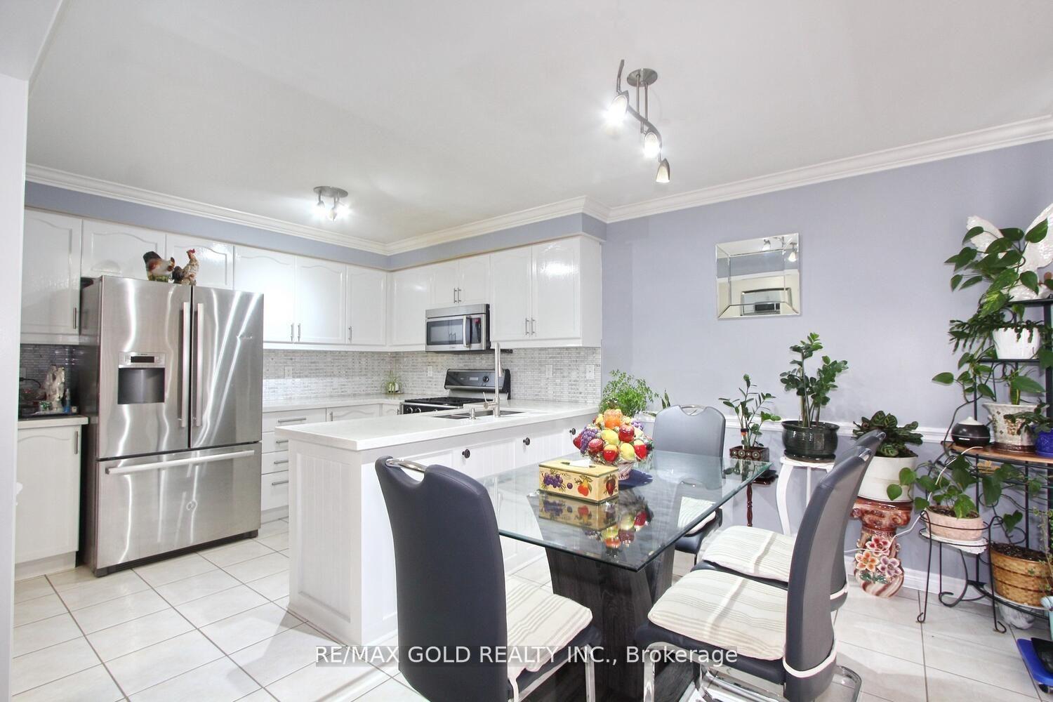 Photo 21 of 3 Oakmeadow Drive, Brampton, Fletcher's Meadow — HOMEH