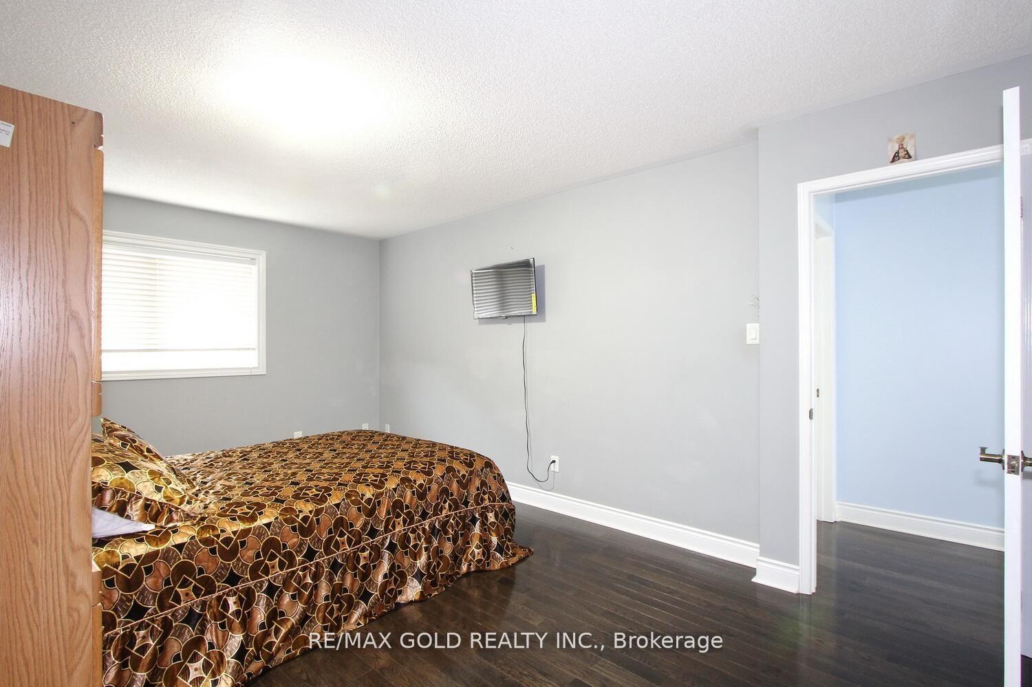 Photo 18 of 3 Oakmeadow Drive, Brampton, Fletcher's Meadow — HOMEH